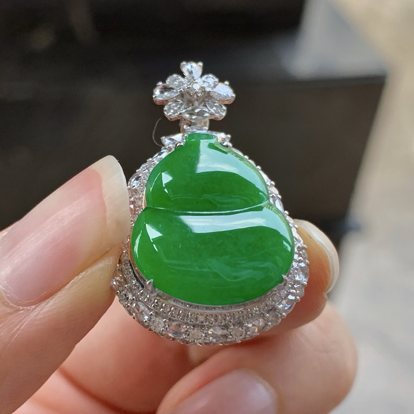 金钻镶嵌辣绿色葫芦^_^鲜艳