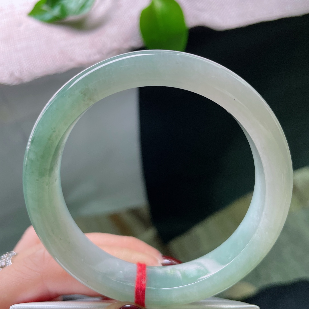 57.7/12.7/8.4绿底正圈，水润细腻，渐变之色，悠悠岁月，皮纹，无裂，ss48944a