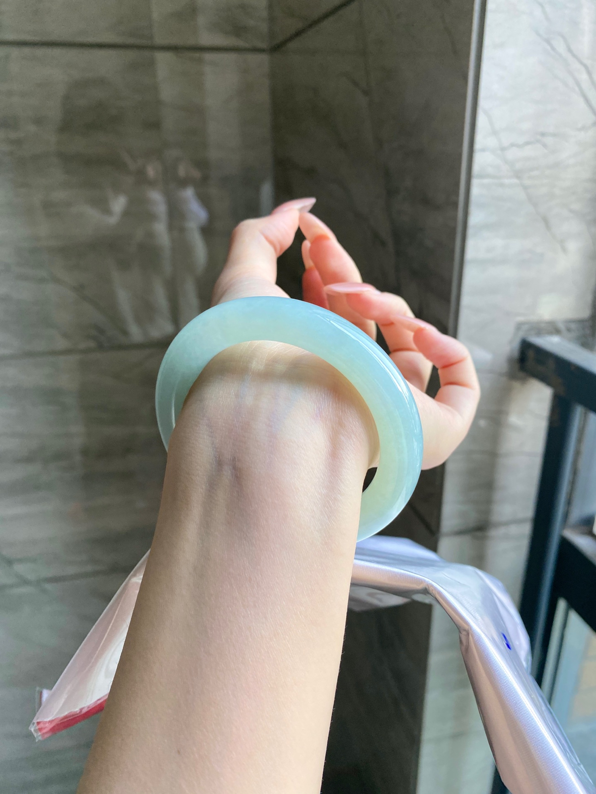 【晴水绿手镯】
尺寸：55.2-10.8-10.7
自然光无滤镜，原图直出