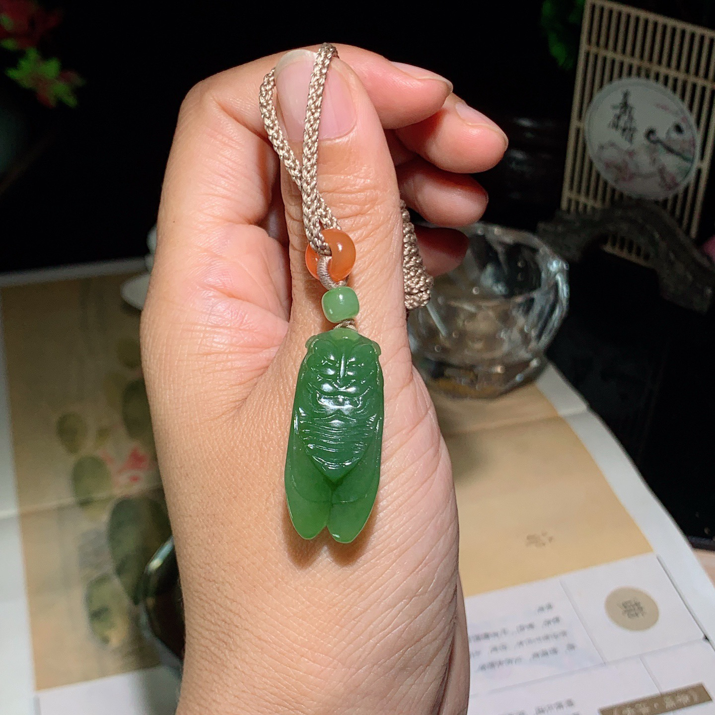 和田玉阳绿俄罗斯碧玉一鸣惊人挂件 尺寸34/14/9重10克，玉质细腻油润 底色纯净 脂粉好，品质好！lt260420