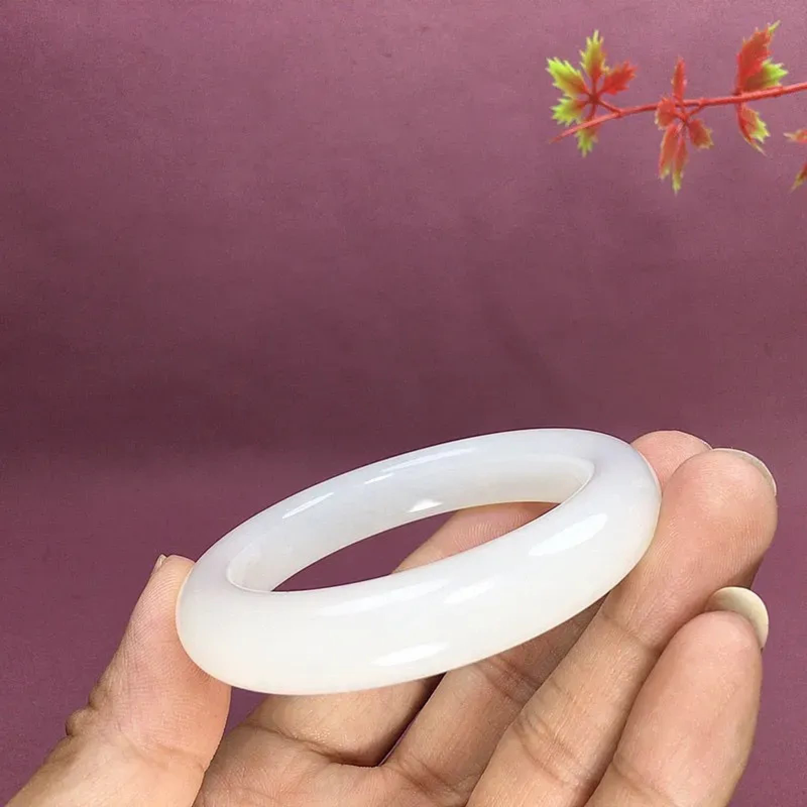 和田玉53.5圈口羊脂白玉手镯！玉质细腻油润 底色纯净 脂粉好，品质高。