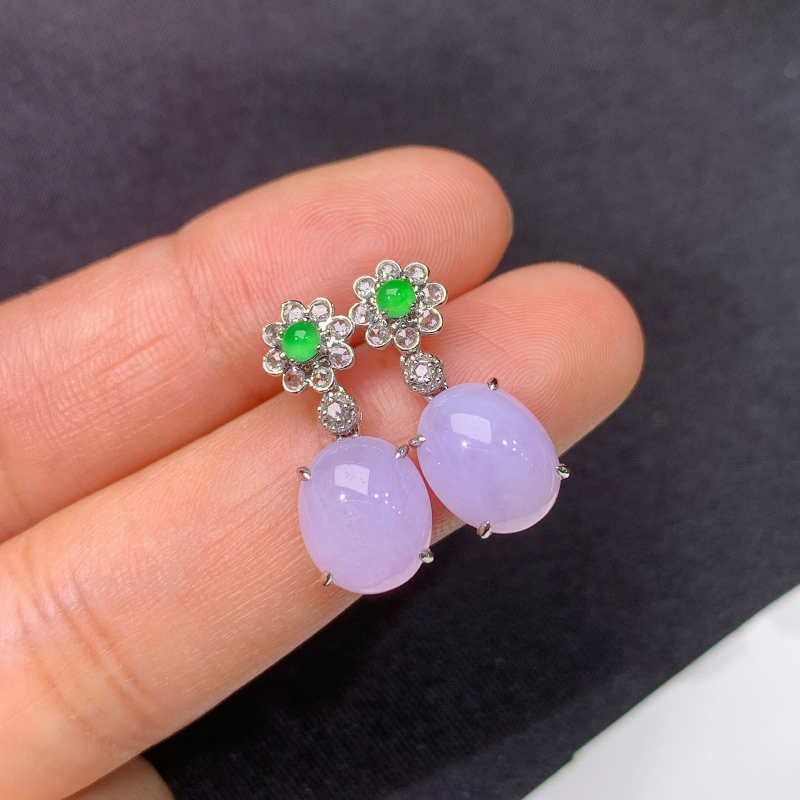 冰紫罗兰蛋面耳坠，18k金镶嵌，温润细腻，颜色鲜艳，Zha 尺寸9.7*7.6*3.5