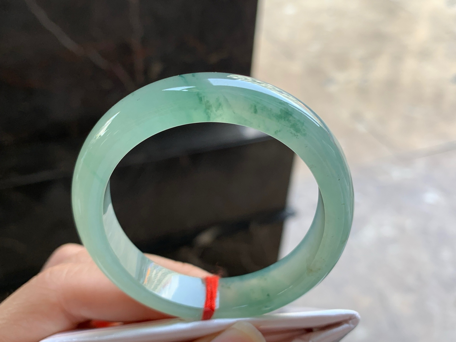 53.4-10.8-7.3

飘花晴水贵妃手镯^_^清新 正圈51可以带