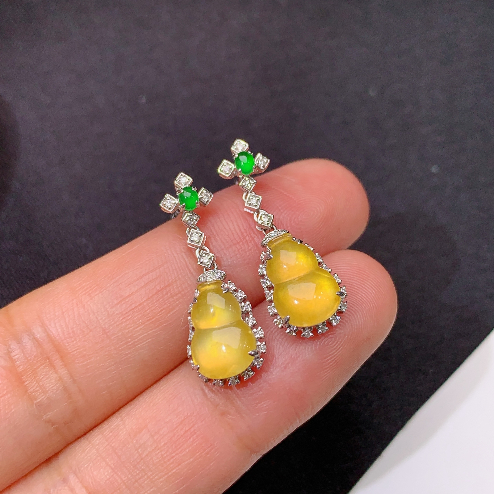 冰黄翡葫芦耳坠，18k金镶嵌，简约时尚，冰润鲜艳，种水足，Mi 尺寸9.8*6.9*2
