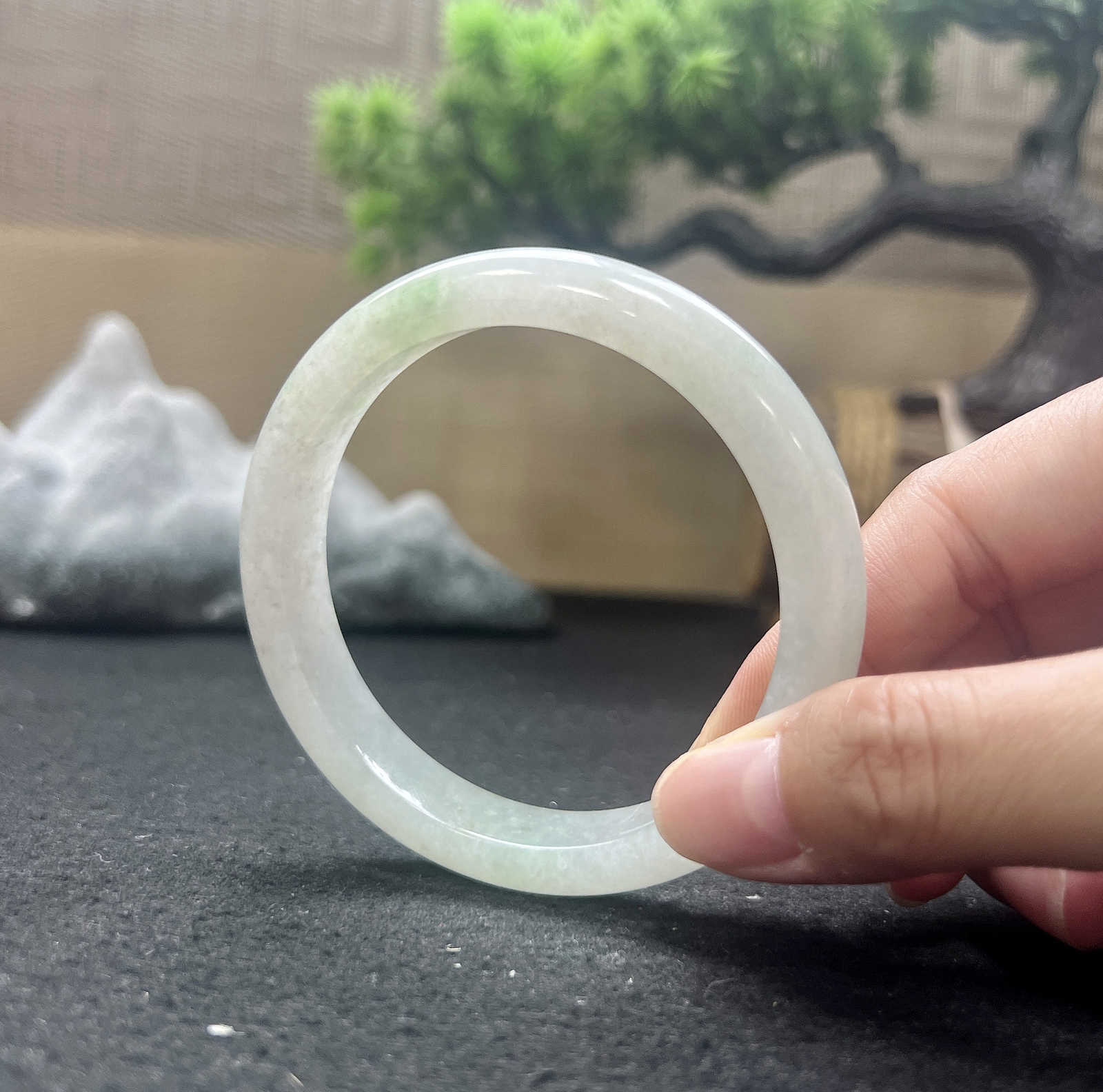 59圈口正圈飘绿手镯