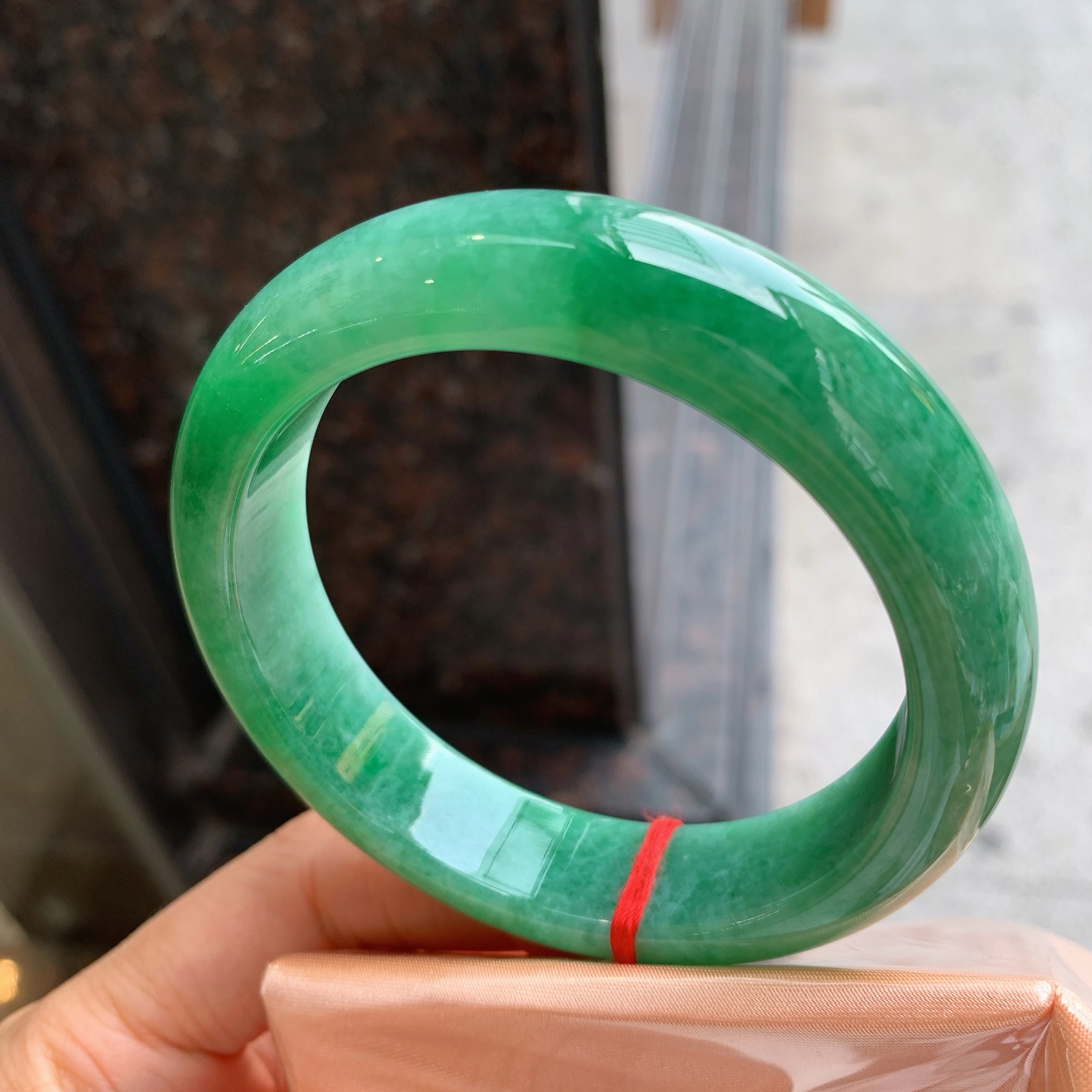 正圈飘绿 微细纹 尺寸：59.1/15/9.2  大圈口