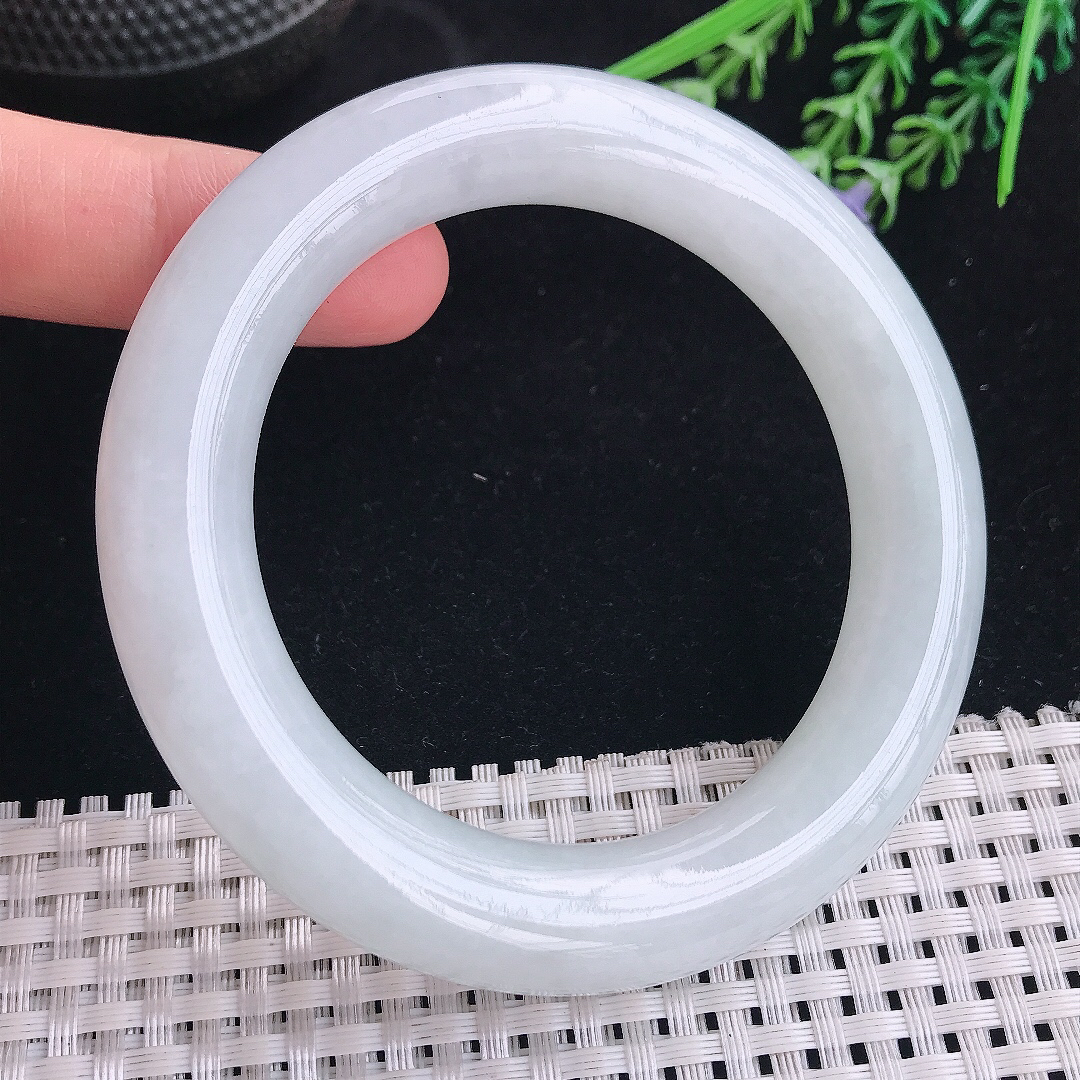 实拍A货翡翠57/12.2/12.1老坑秀气冰润月光白胖圆条手镯玉镯平安镯