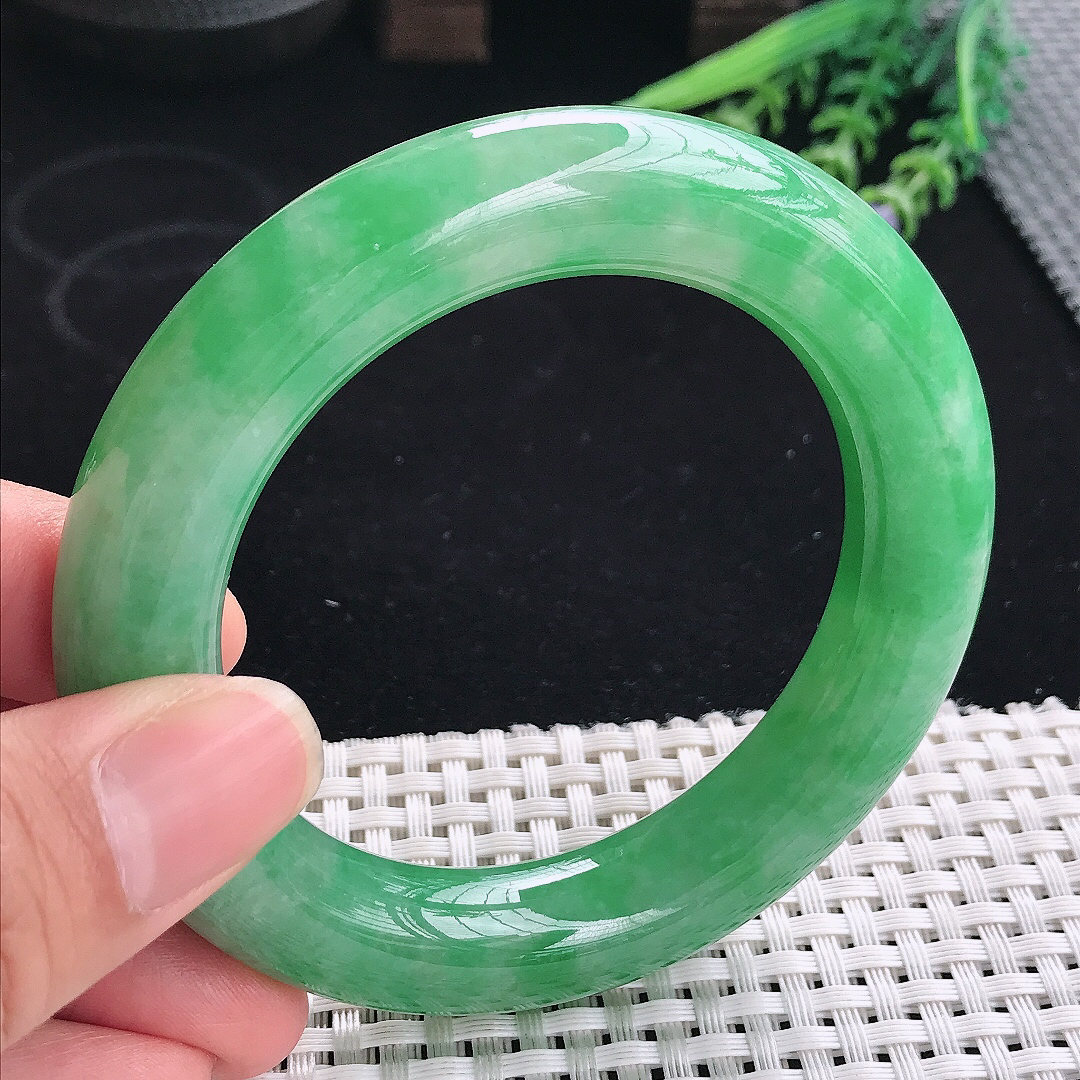 实拍A货翡翠56.5/13/12.8老坑冰润水灵满绿胖圆条手镯翡翠玉镯平安镯