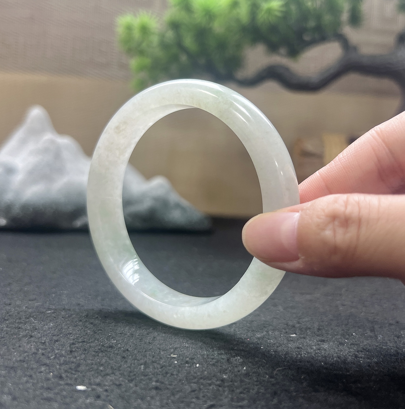 59圈口正圈飘绿手镯