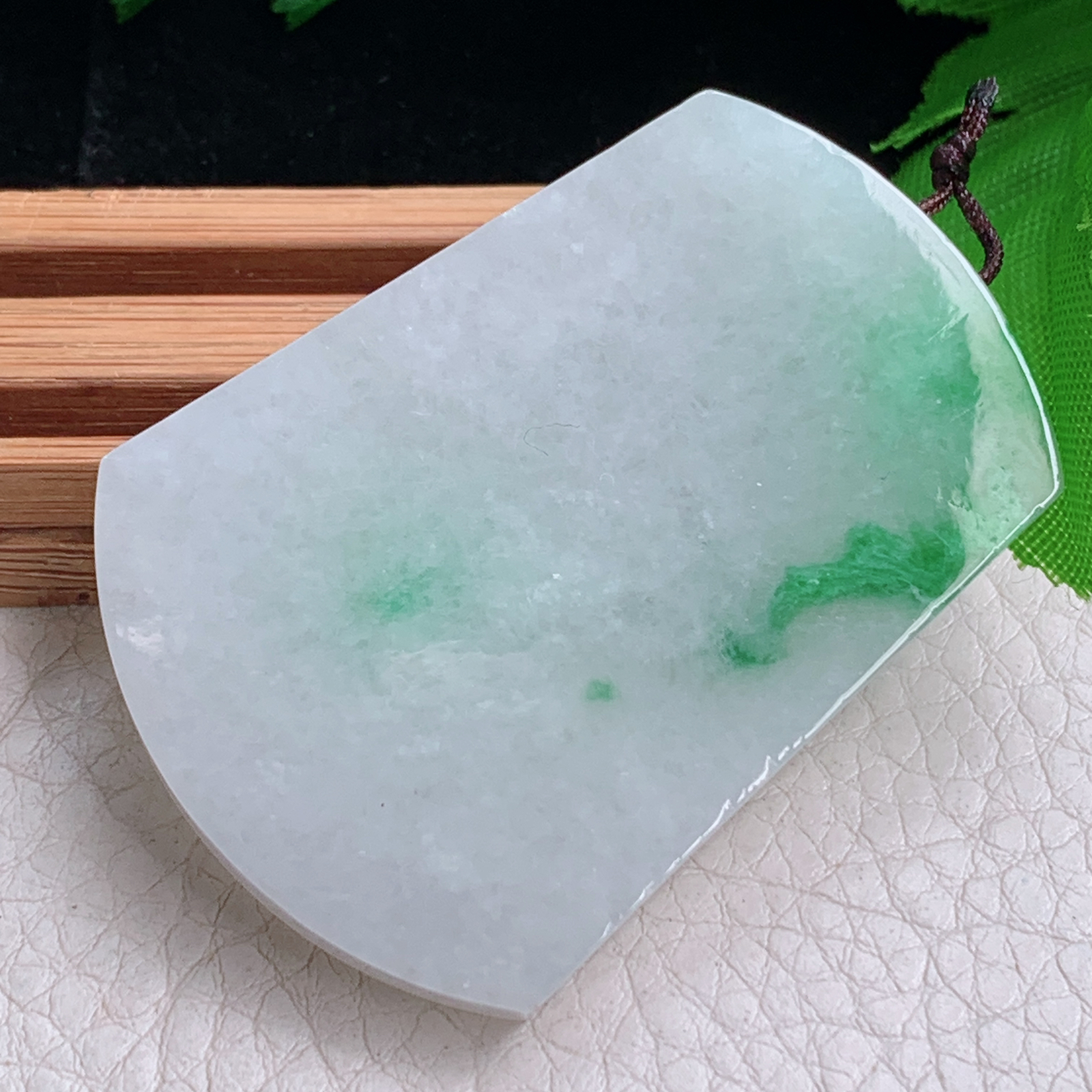 zen实拍53*37.8*6缅甸翡翠飘绿平安无事牌吊坠