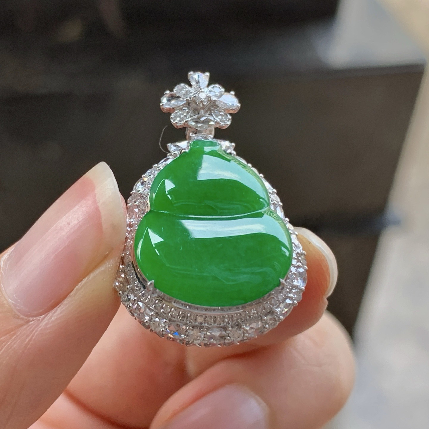 金钻镶嵌辣绿色葫芦^_^鲜艳