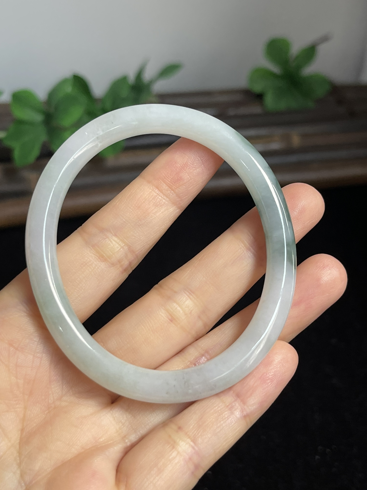 贵妃镯56圈口，翡翠手镯