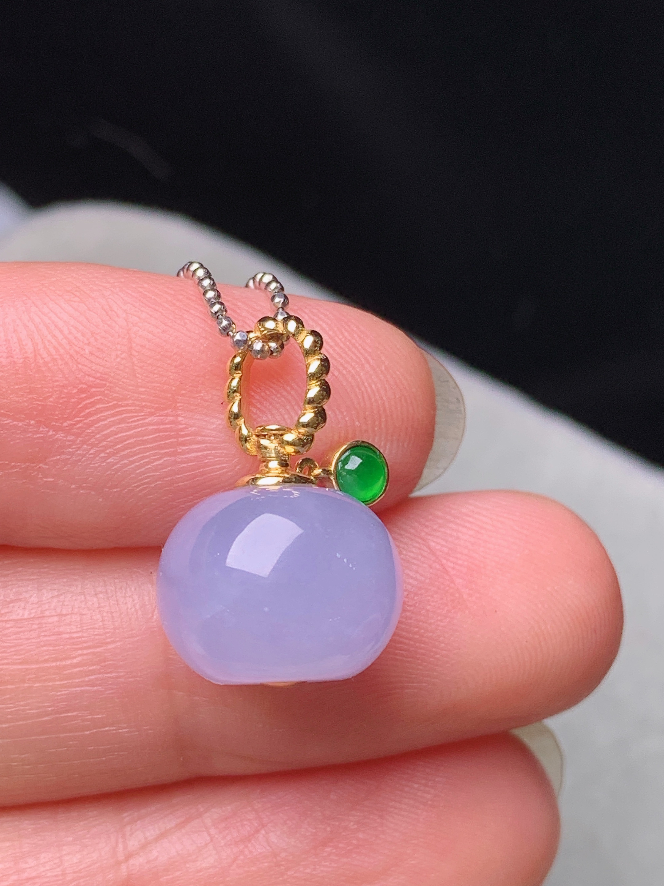 18k金镶嵌紫罗兰路路通吊坠 玉质细腻 色泽艳丽清新 水润亮眼 整体尺寸18*11.8*9.2b1