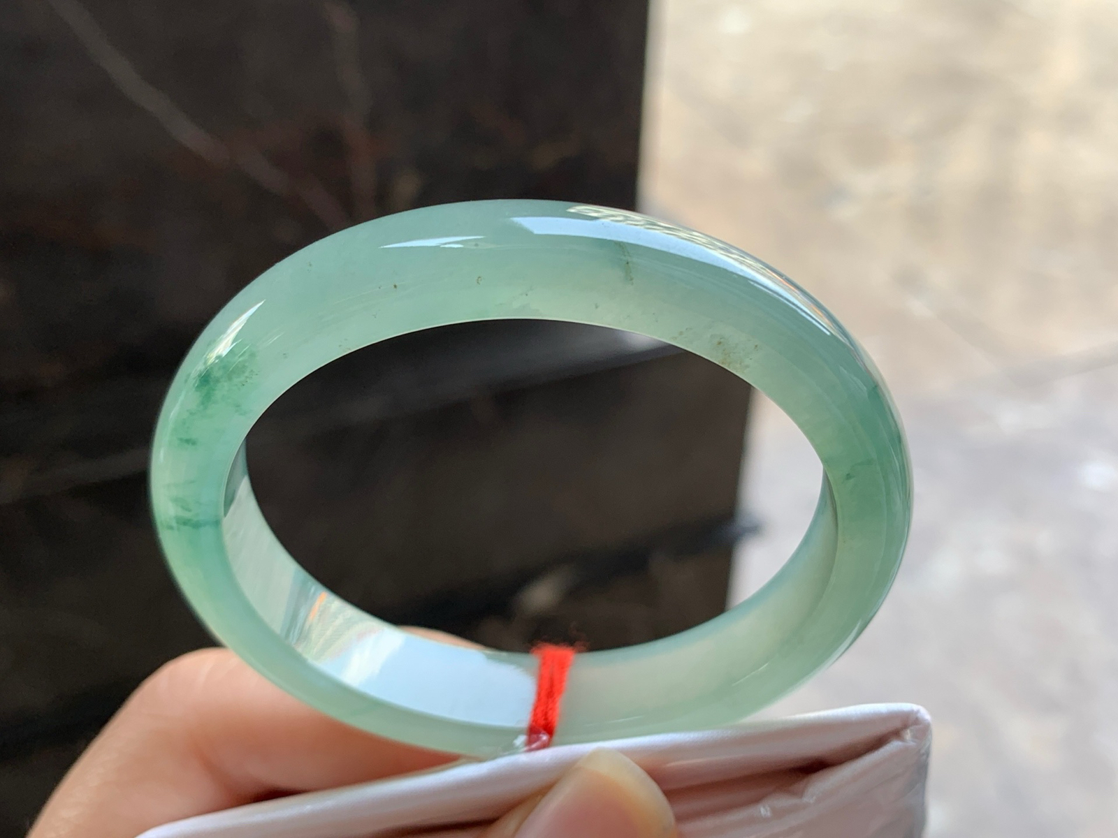 53.4-10.8-7.3

飘花晴水贵妃手镯^_^清新 正圈51可以带