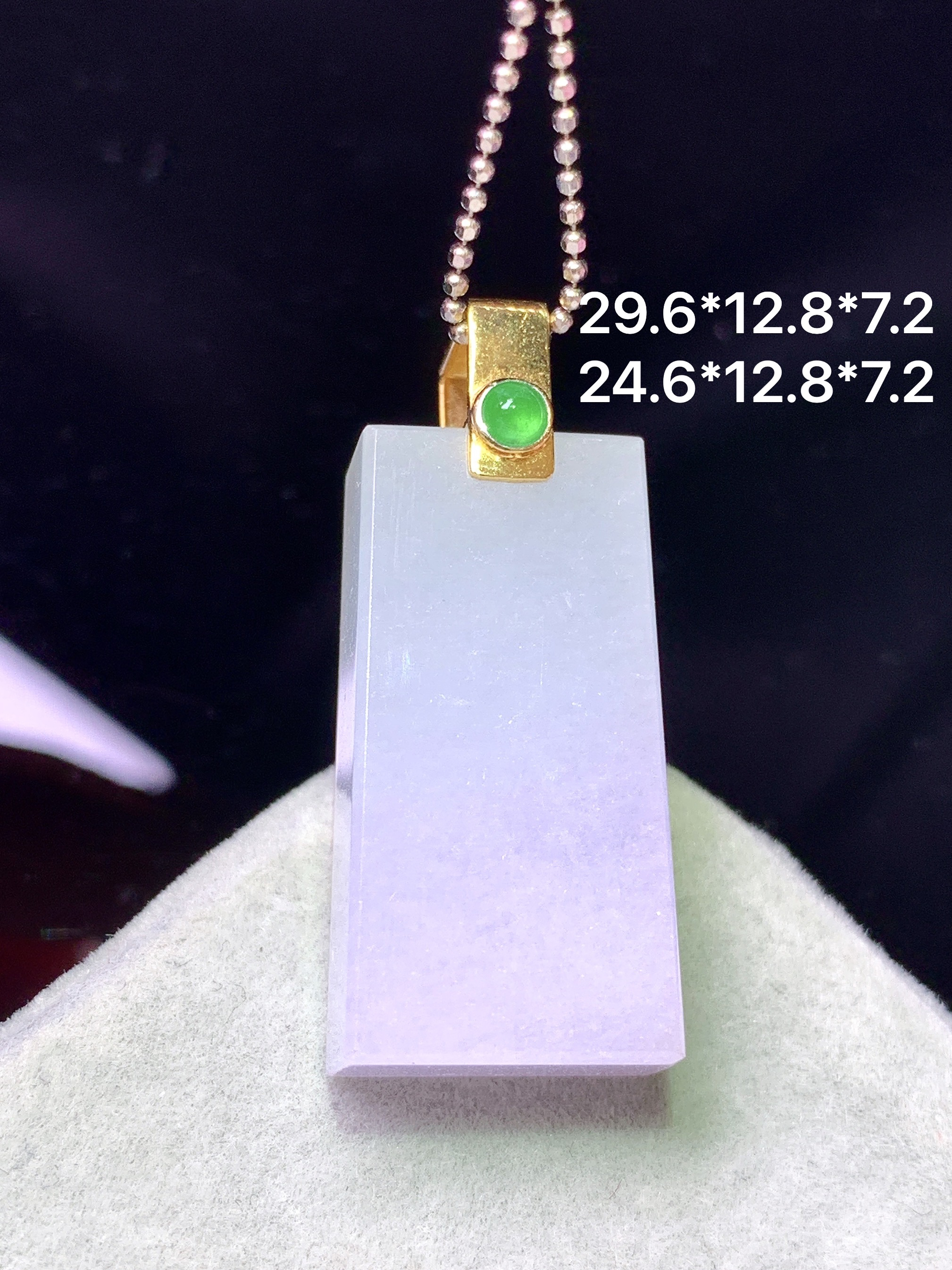 18k金镶嵌淡紫罗兰无事牌吊坠 玉质细腻 色泽艳丽清新 水润亮眼 整体尺寸29.6*12.8*7.2b1