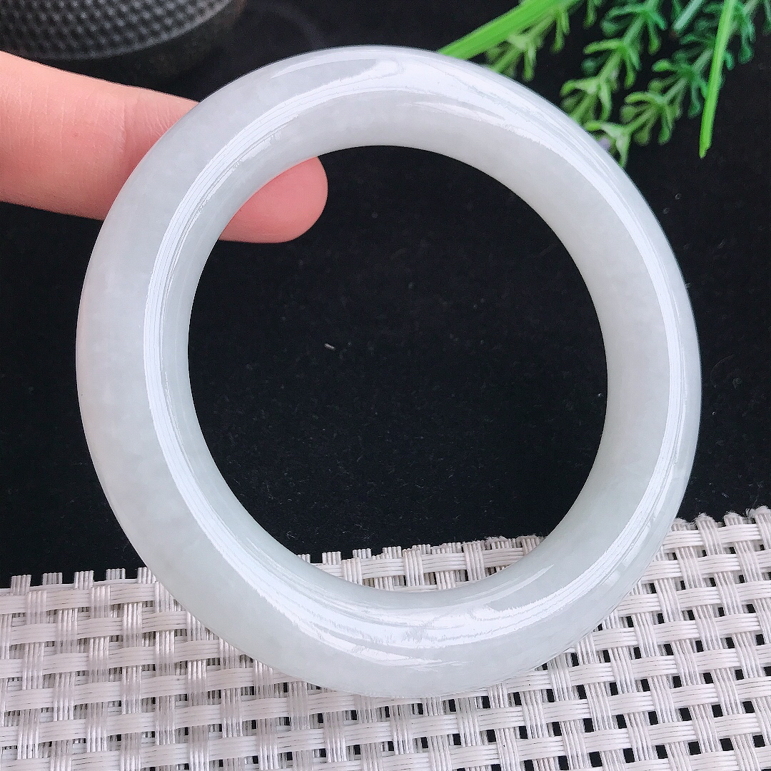 实拍A货翡翠57/12.2/12.1老坑秀气冰润月光白胖圆条手镯玉镯平安镯