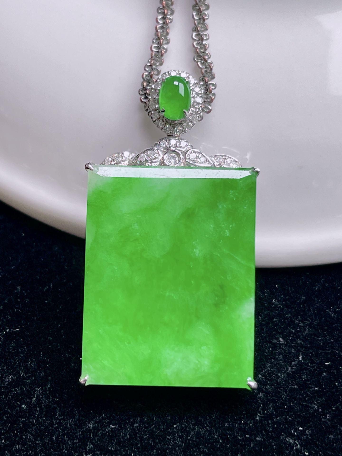 ️ 缅绿无事牌  色绿莹润 精致优雅：33/17.2/6，ss50182a