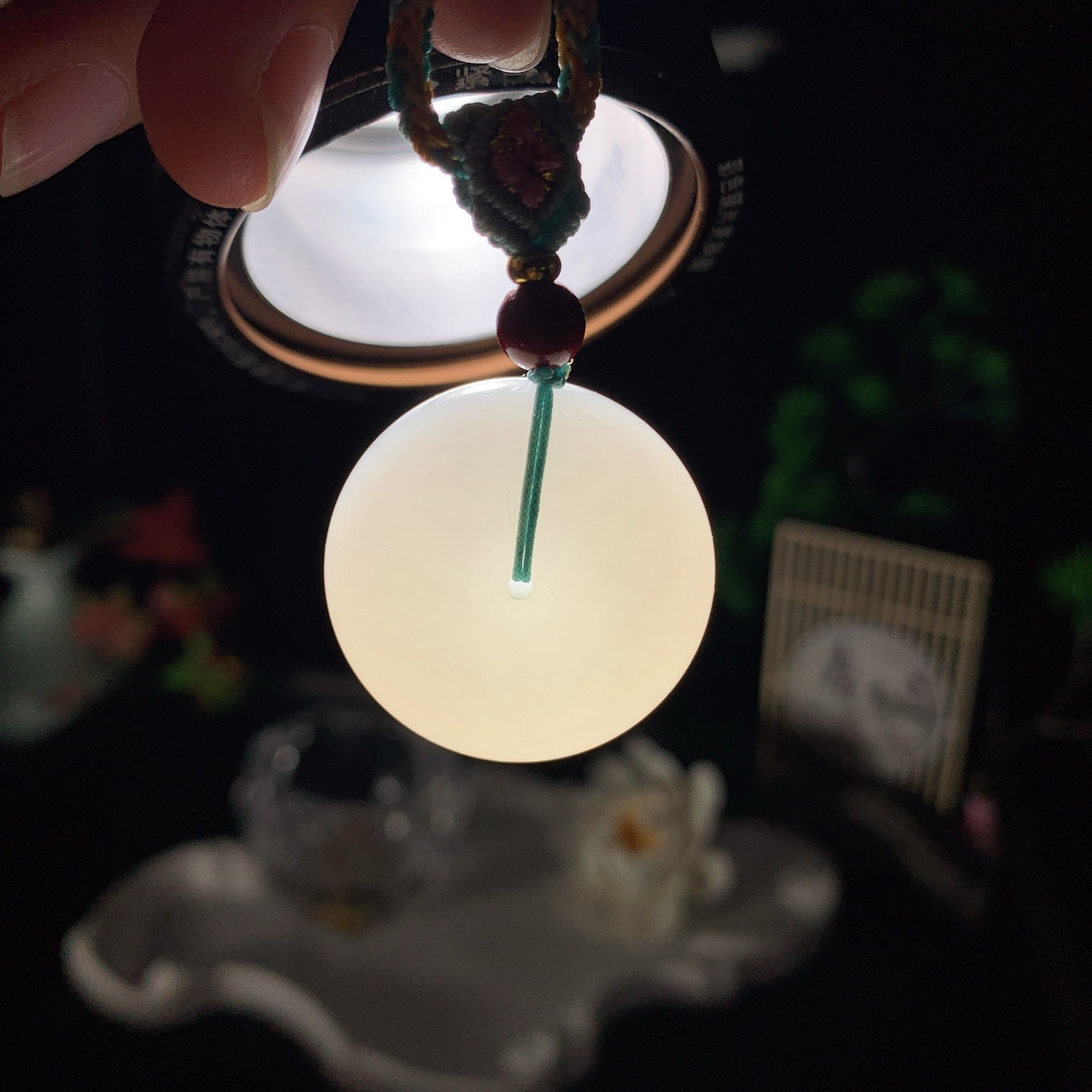 新疆和田玉白玉平安扣挂件 尺寸29/12！玉质细腻油润 底色纯净 脂粉好，品质好。lt260420