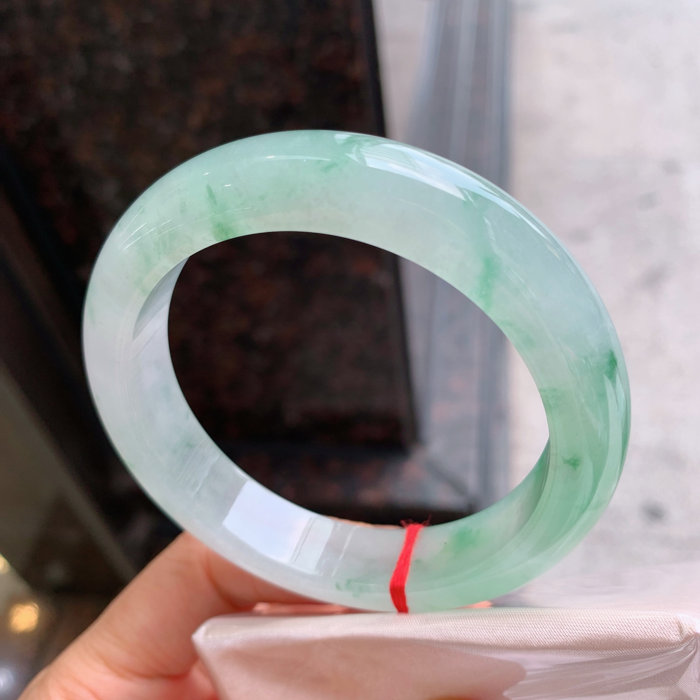 正圈冰飘绿 无裂 尺寸：58/13.3/9.3 冰润