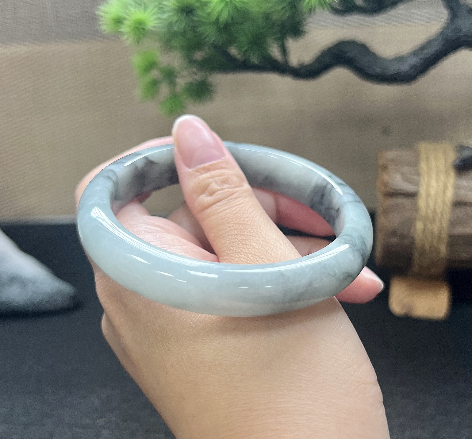 60圈口正圈飘乌鸡手镯