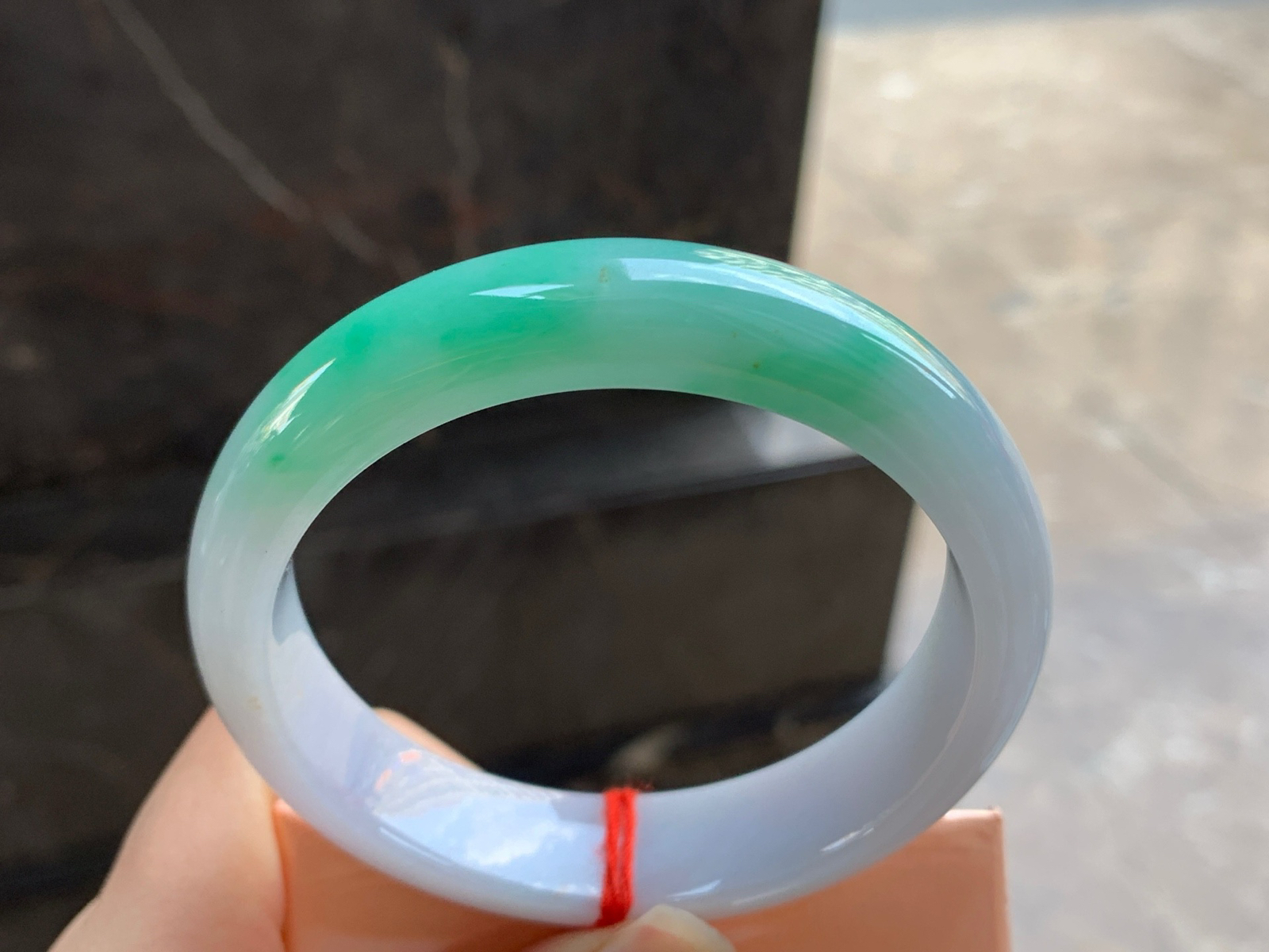 59-14.4-8.3

带色手镯^_^玉质温润 细腻