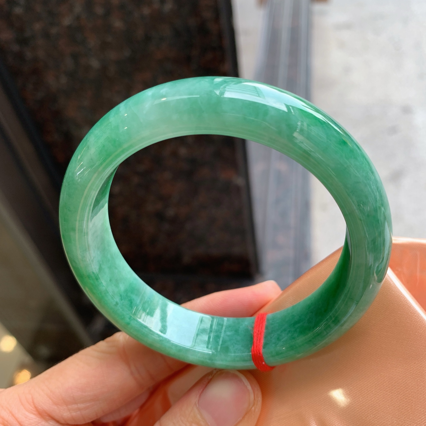 正圈飘绿 微细纹 尺寸：59.1/15/9.2  大圈口
