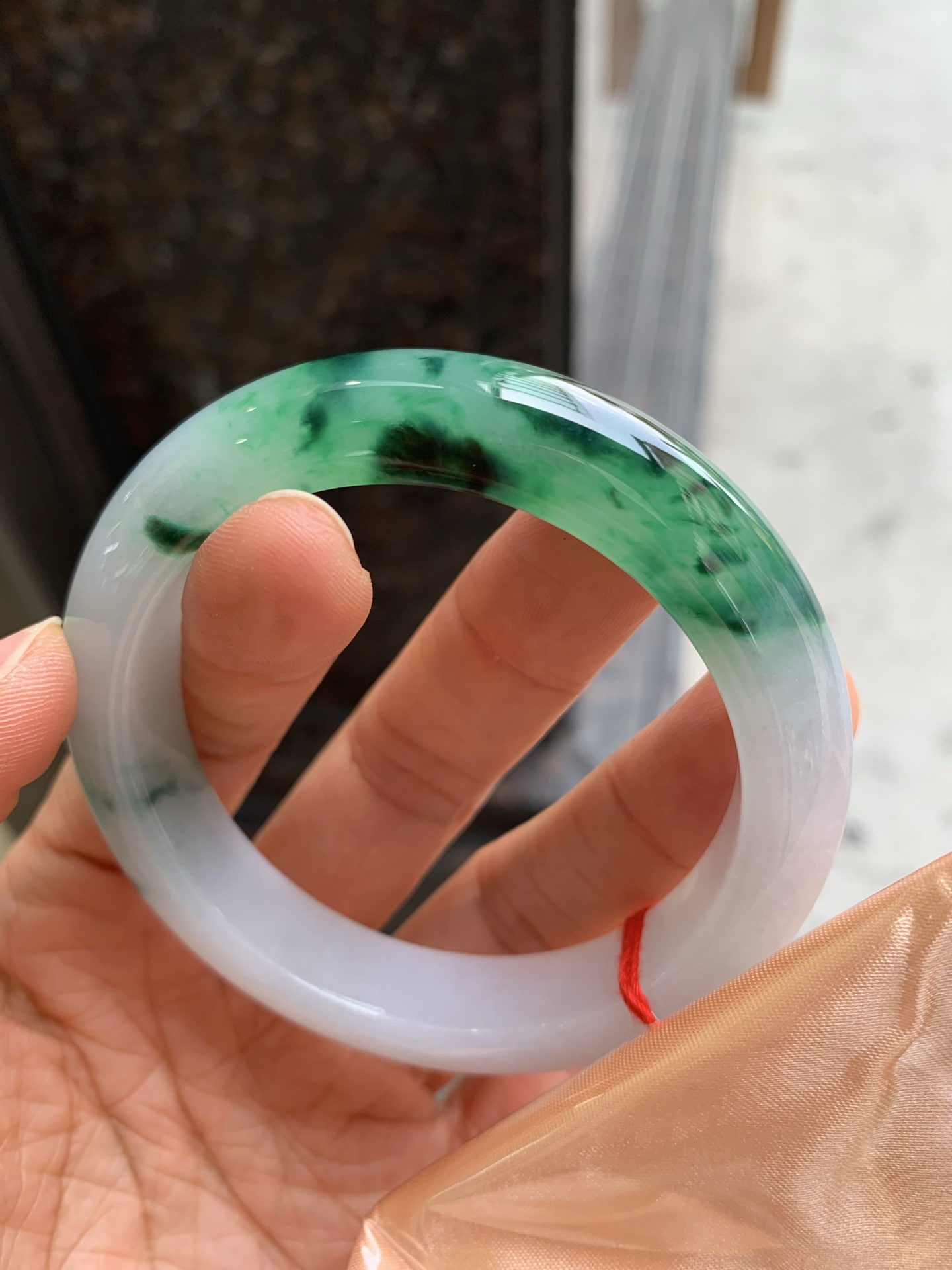 正圈飘绿 无裂 尺寸：56.8/12.2/9.4 色辣