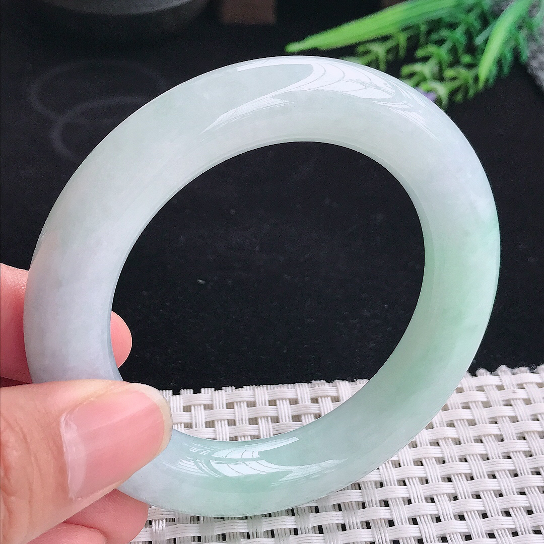 实拍A货翡翠54/12.5老坑秀气冰润晴底胖圆条手镯翡翠玉镯平安镯