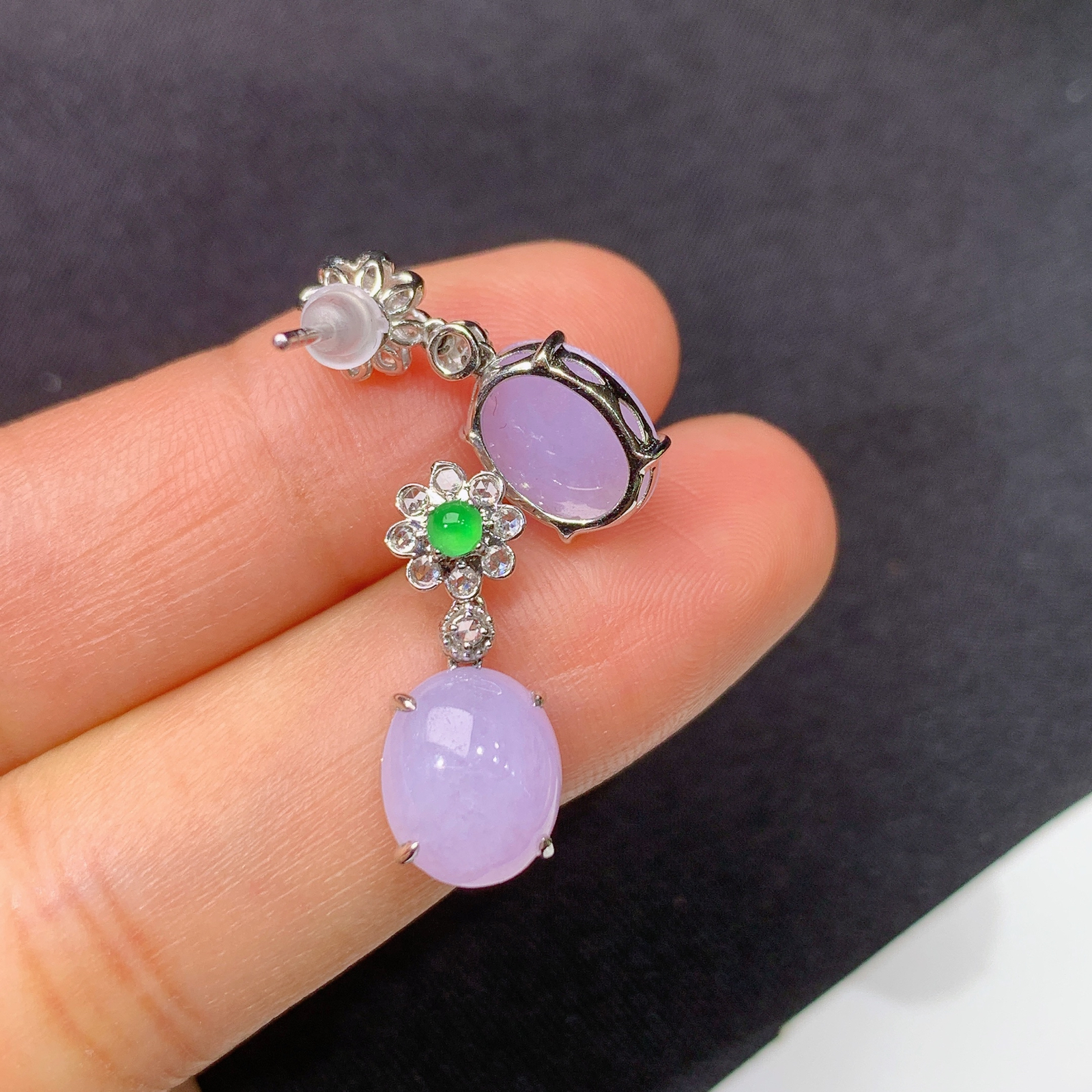 冰紫罗兰蛋面耳坠，18k金镶嵌，温润细腻，颜色鲜艳，Zha 尺寸9.7*7.6*3.5