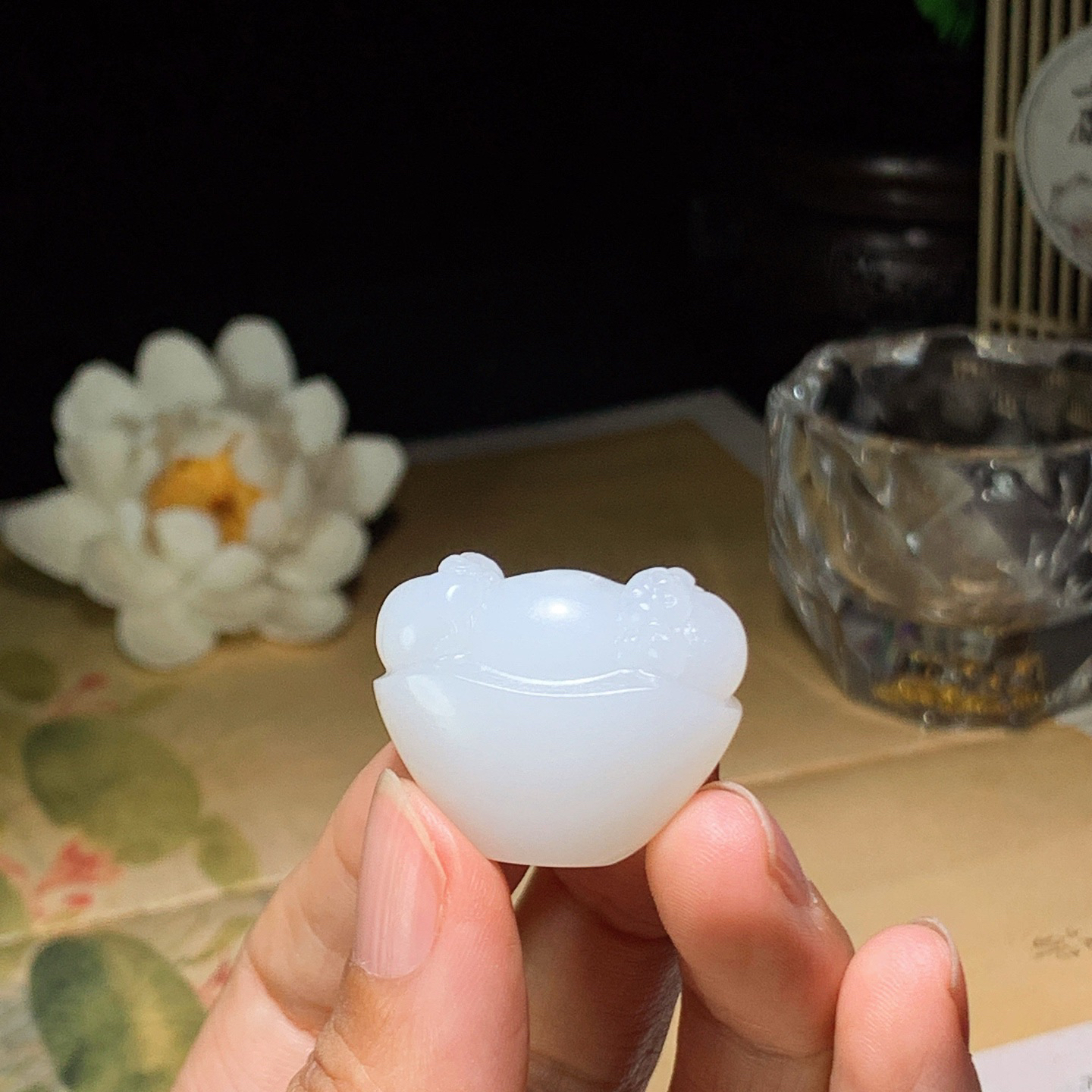 新疆和田玉羊脂白玉福猪挂件 尺寸28/12/22重13.5克！玉质细腻油润 底色纯净 脂粉好，品质好。lt260420