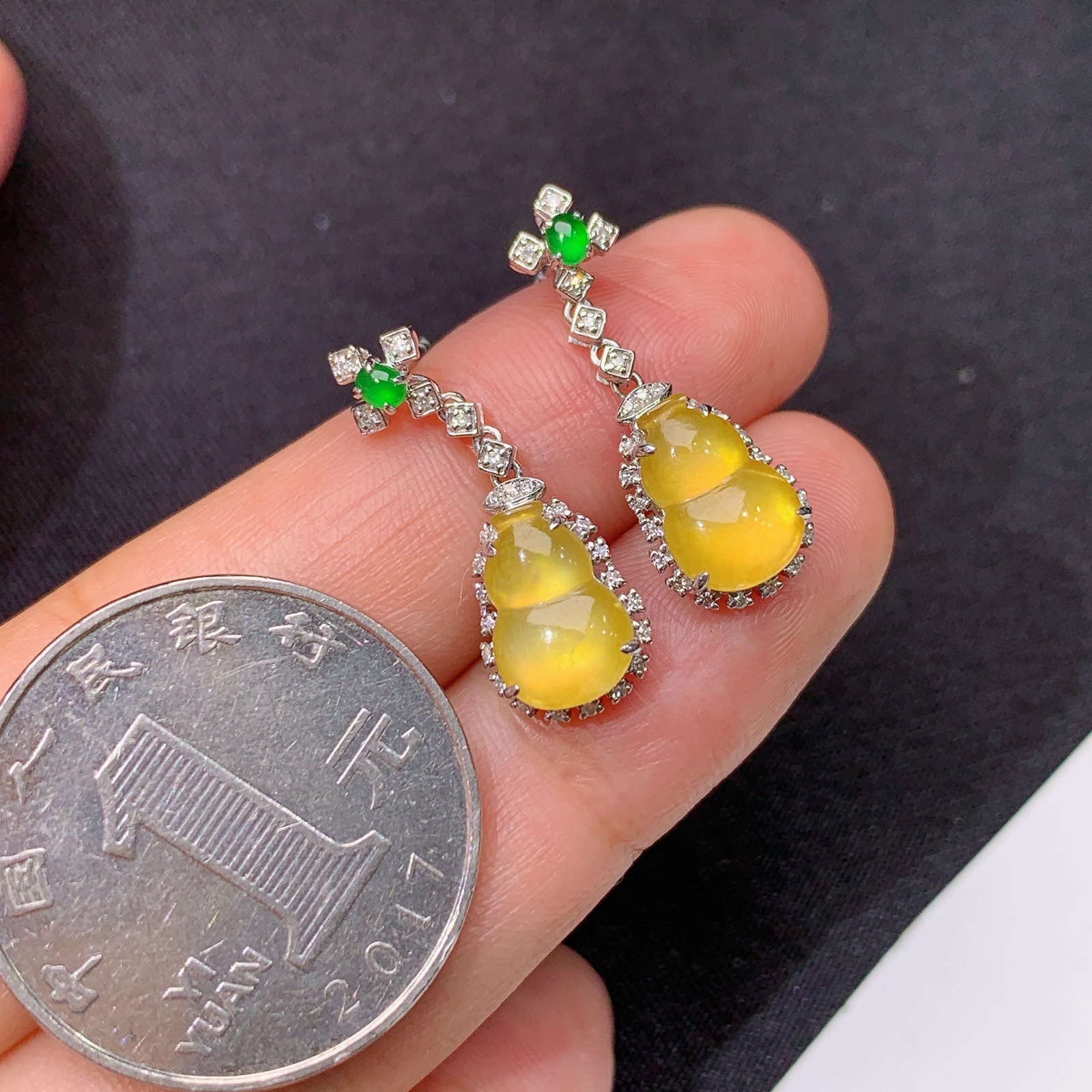 冰黄翡葫芦耳坠，18k金镶嵌，简约时尚，冰润鲜艳，种水足，Mi 尺寸9.8*6.9*2