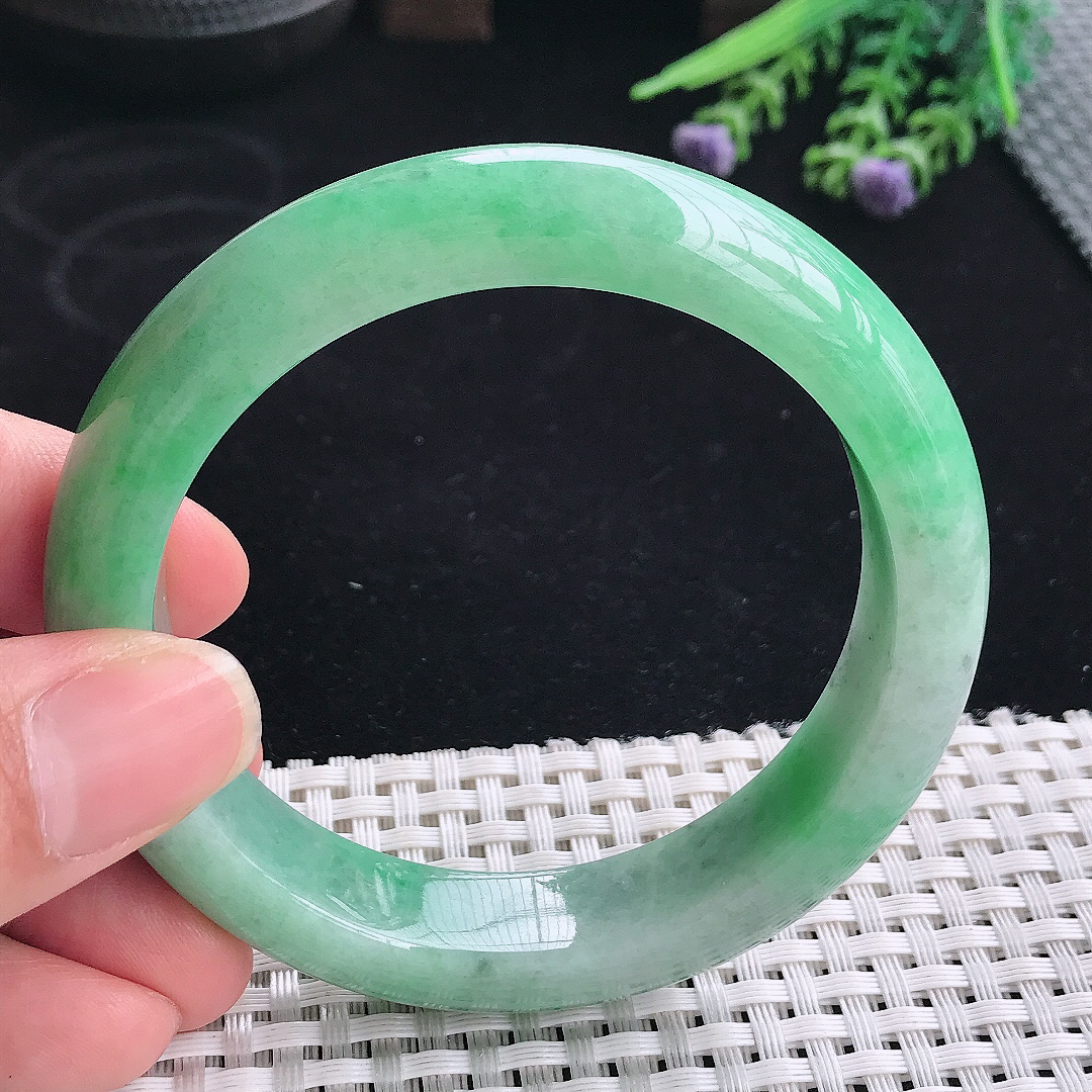 实拍A货翡翠57.5/13.2/9老坑精美满绿手镯宽边玉镯平安镯