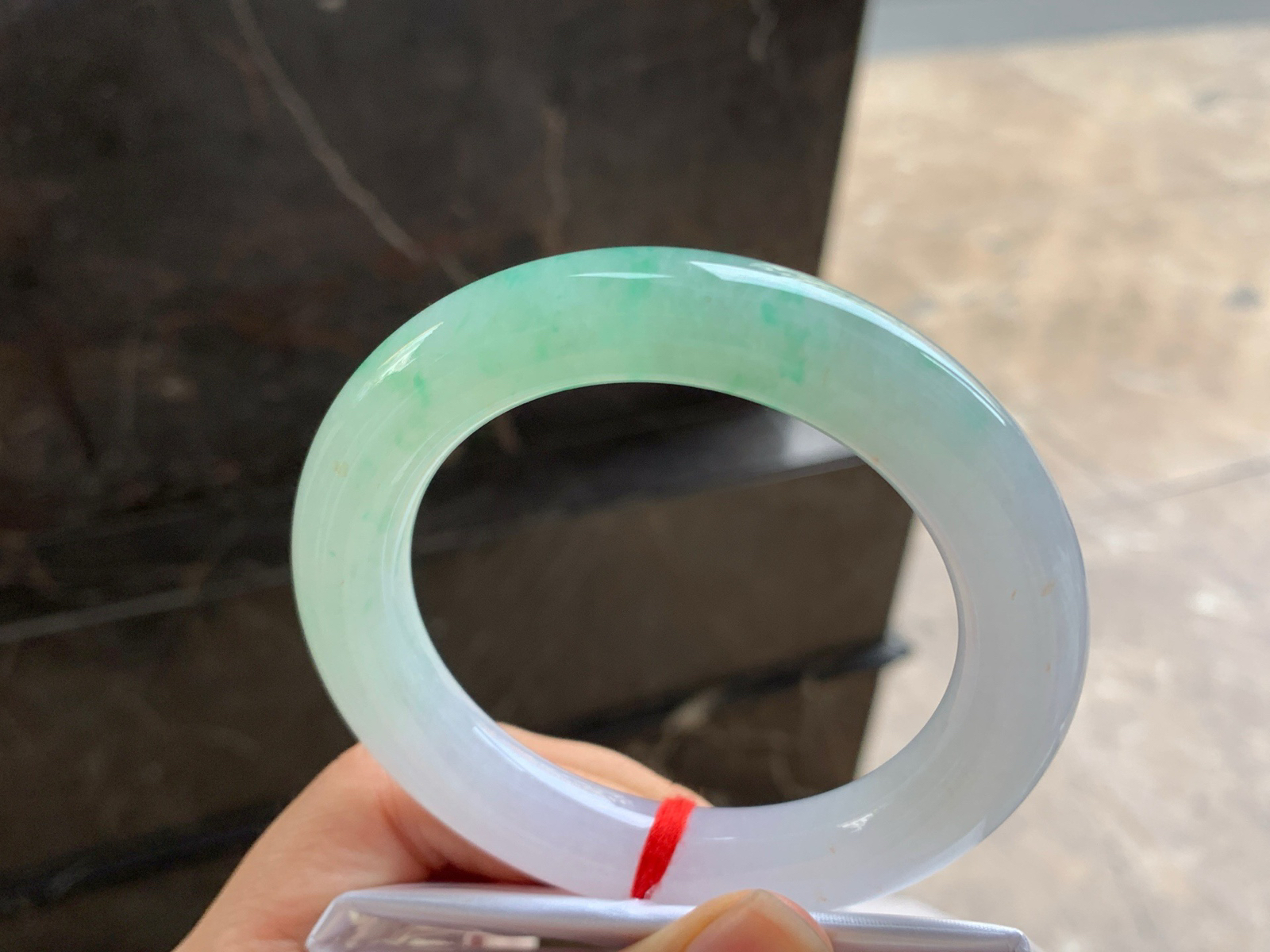 57-12

晴绿圆条手镯^_^清新