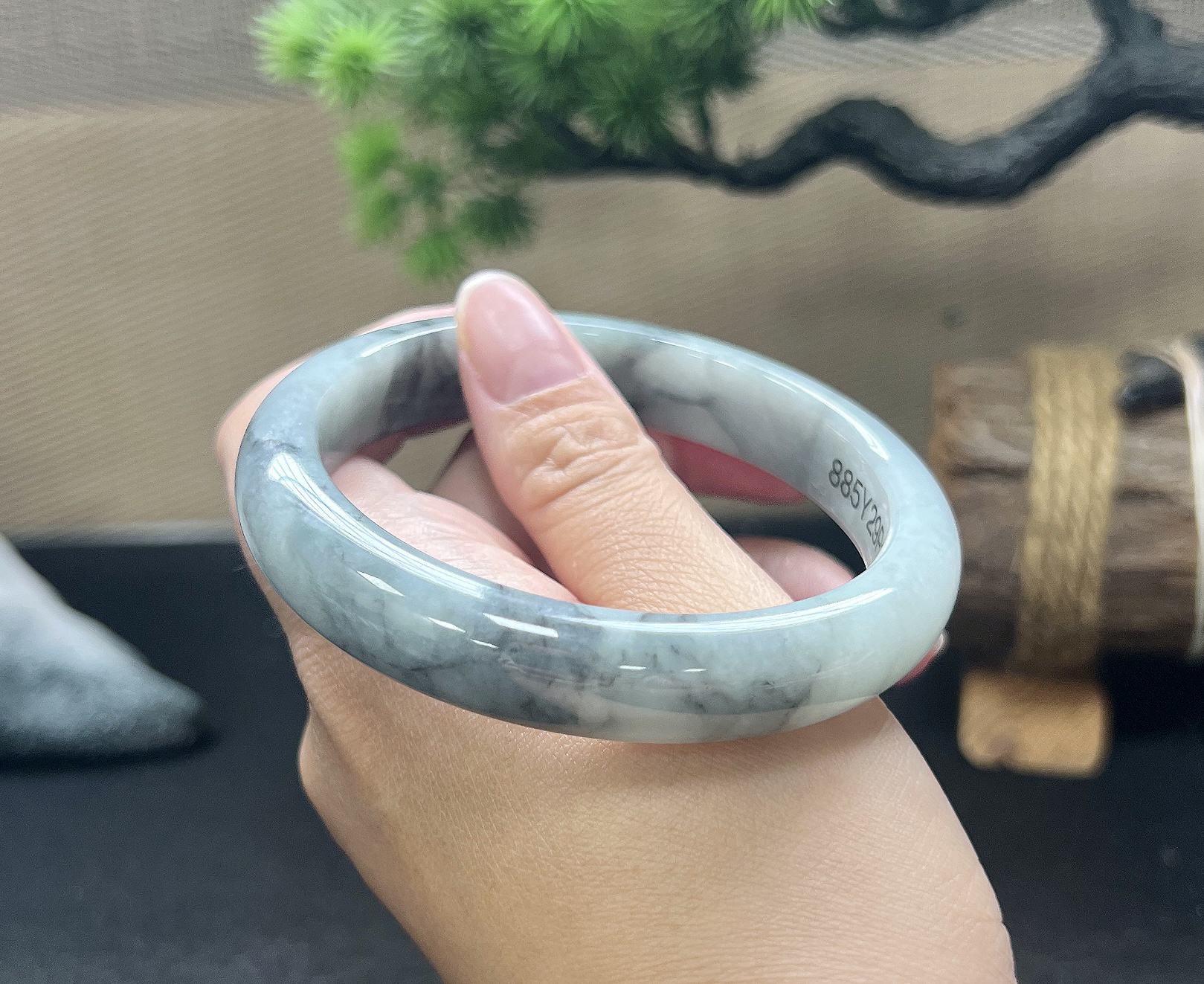 60圈口正圈飘乌鸡手镯