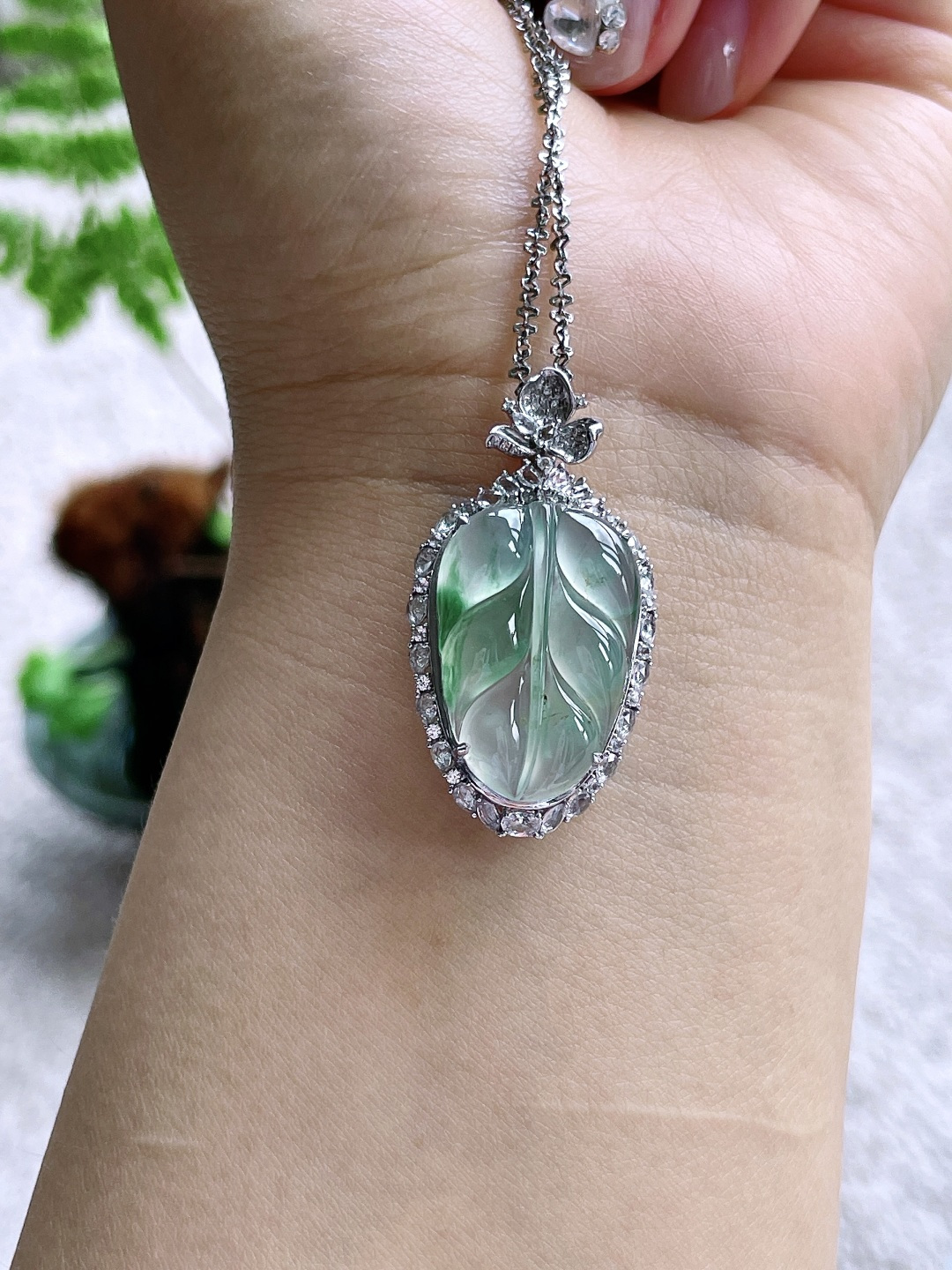 【镶嵌】冰种飘花树叶飘花叶子吊坠，【说明】缅甸 18k金镶嵌 无裂 性比高，【整体】38.7-20