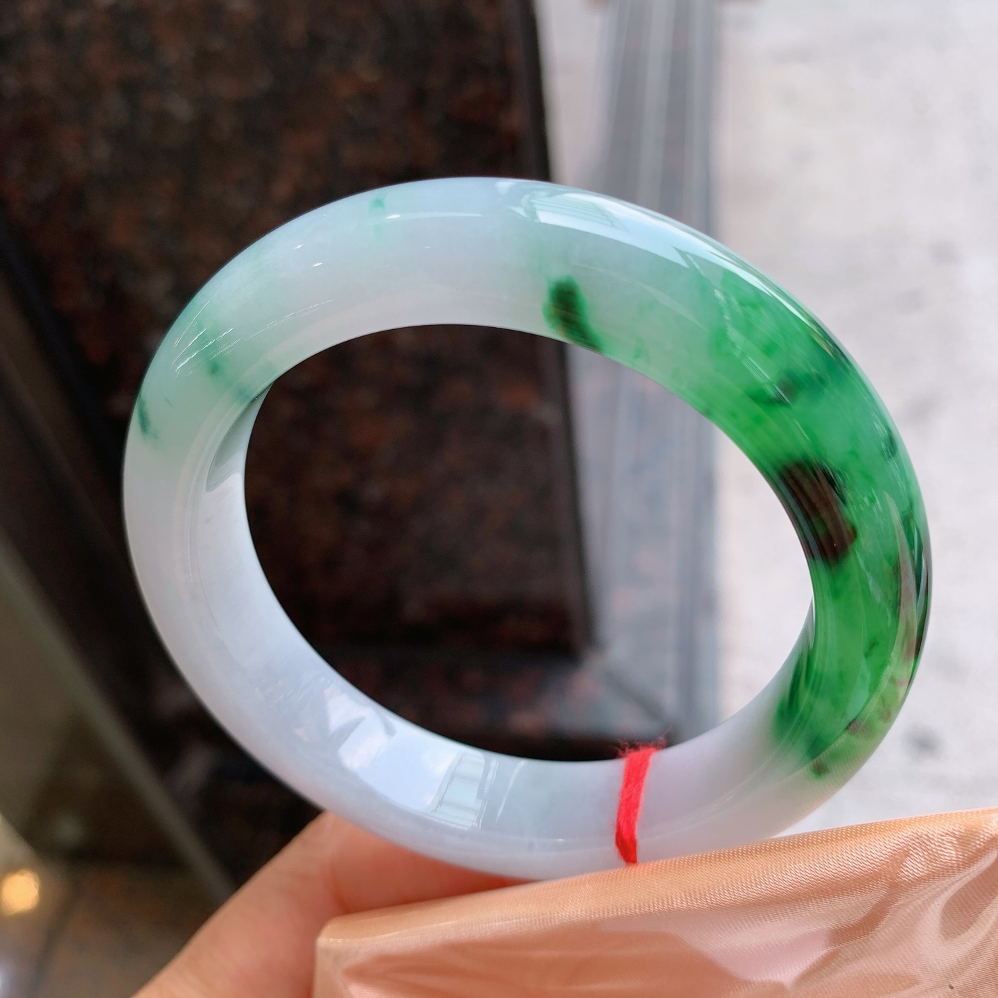 正圈飘绿 无裂 尺寸：56.8/12.2/9.4 色辣