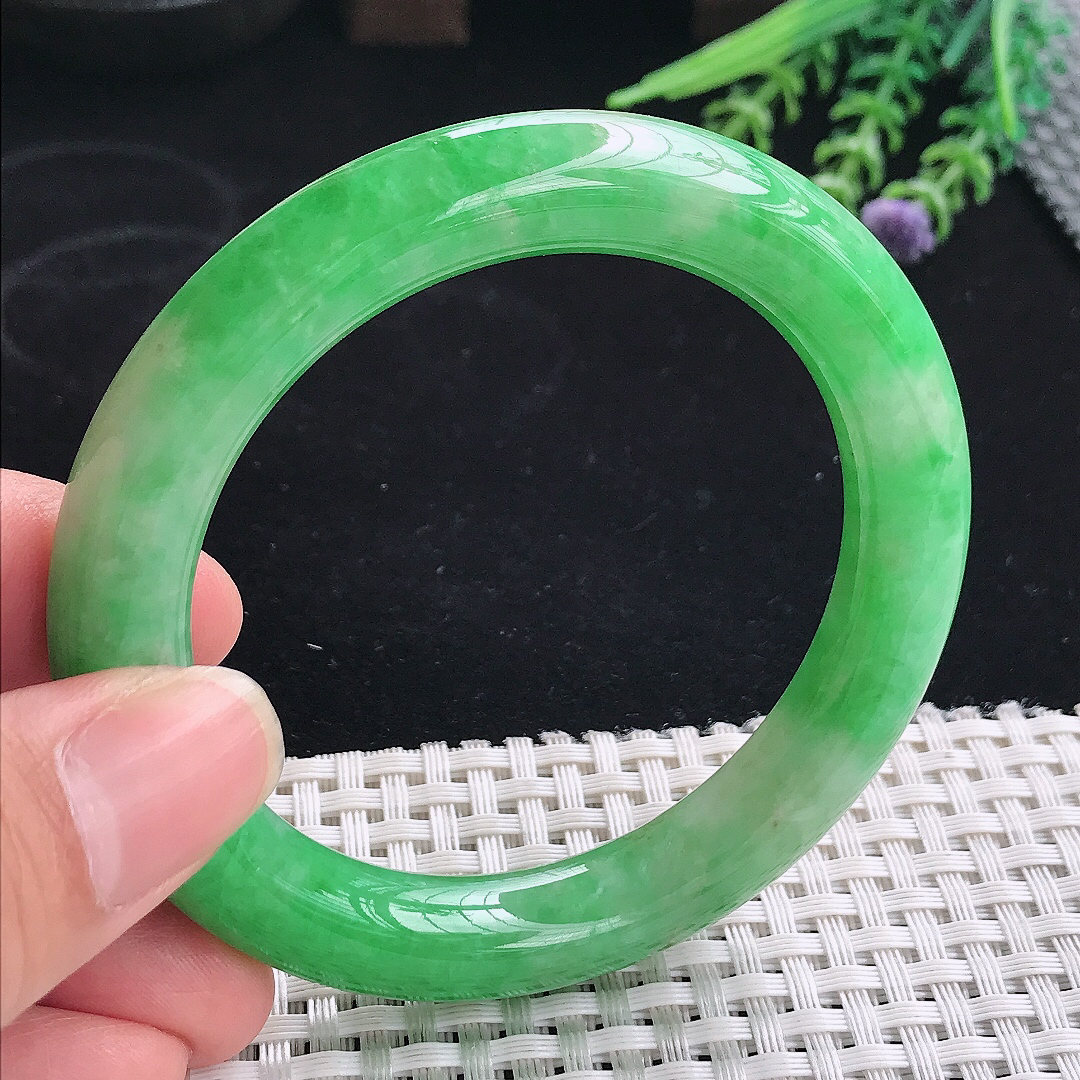 实拍A货翡翠55.5/10.5/10.3老坑精美满绿辣阳绿圆条手镯玉镯平安镯