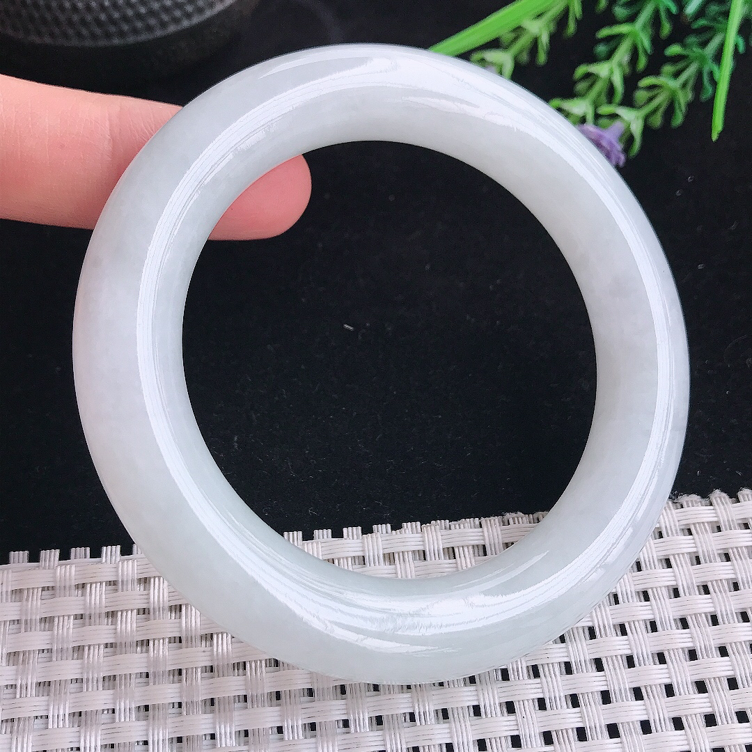 实拍A货翡翠57/12.2/12.1老坑秀气冰润月光白胖圆条手镯玉镯平安镯