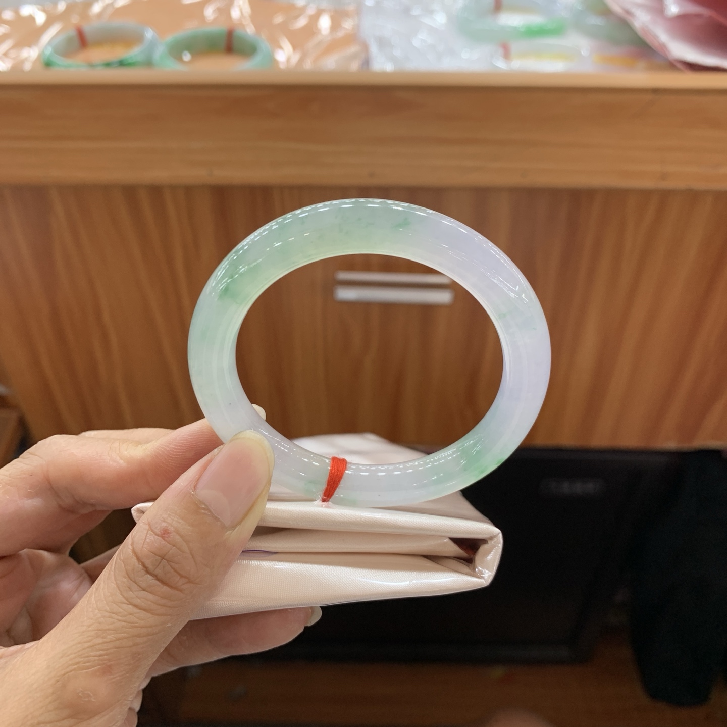 042128JM冰飘绿花圆条翡翠手镯53-9