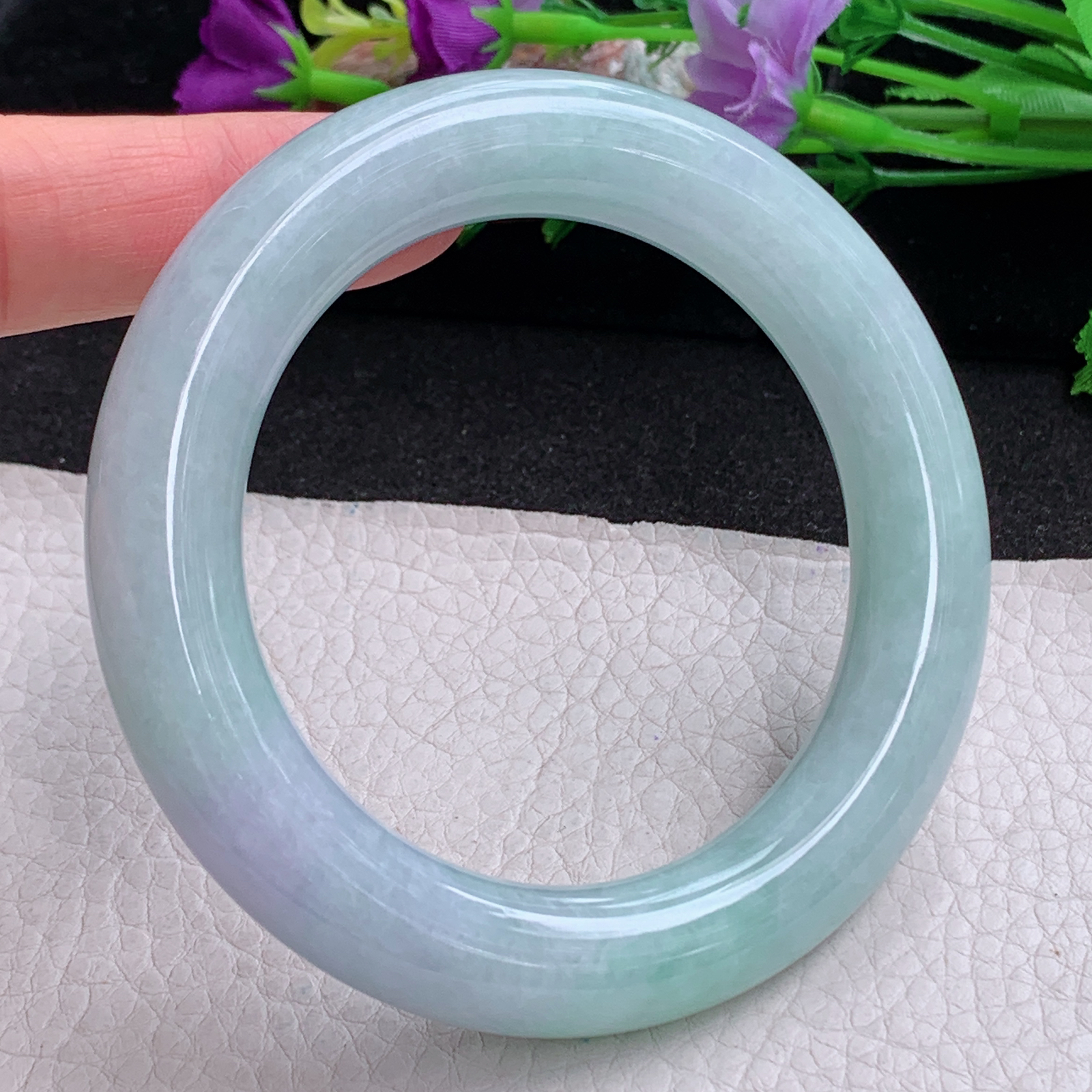 z实拍58*12.5胖圆镯 天然缅甸翡翠a货手镯淡春带彩圆条玉镯子