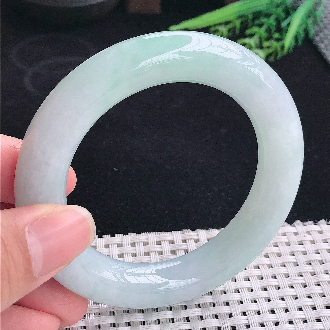 实拍A货翡翠54/12.5老坑秀气冰润晴底胖圆条手镯翡翠玉镯平安镯