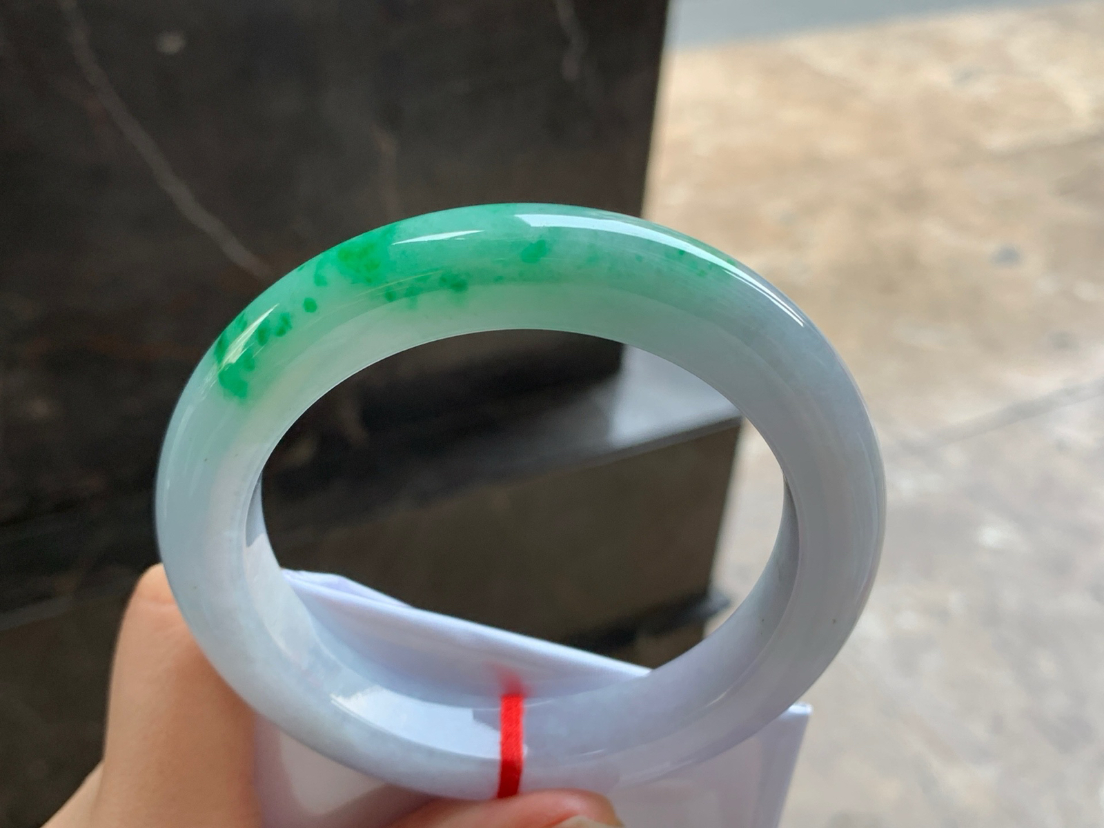 61-12.4-10.6

带色大圈口手镯^_^颜色鲜艳