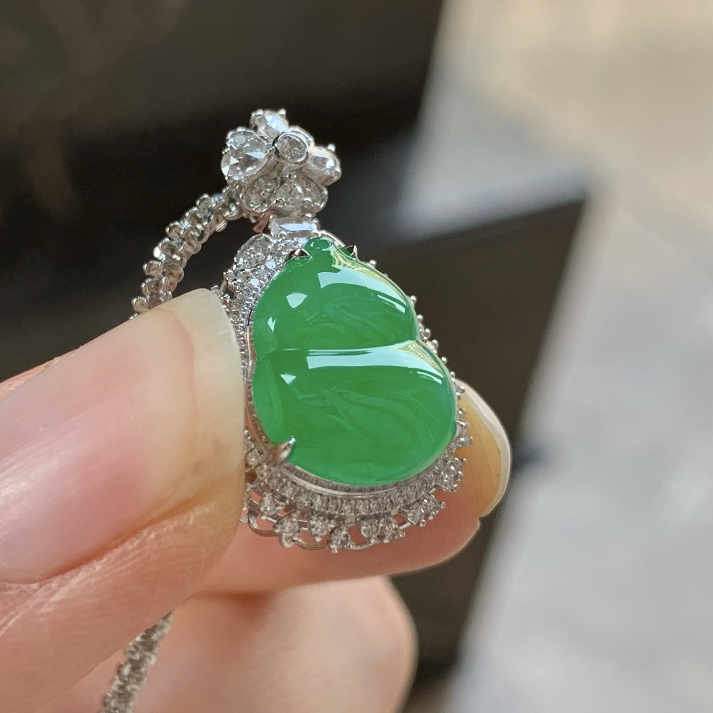 金钻镶嵌绿色葫芦^_^颜色均匀