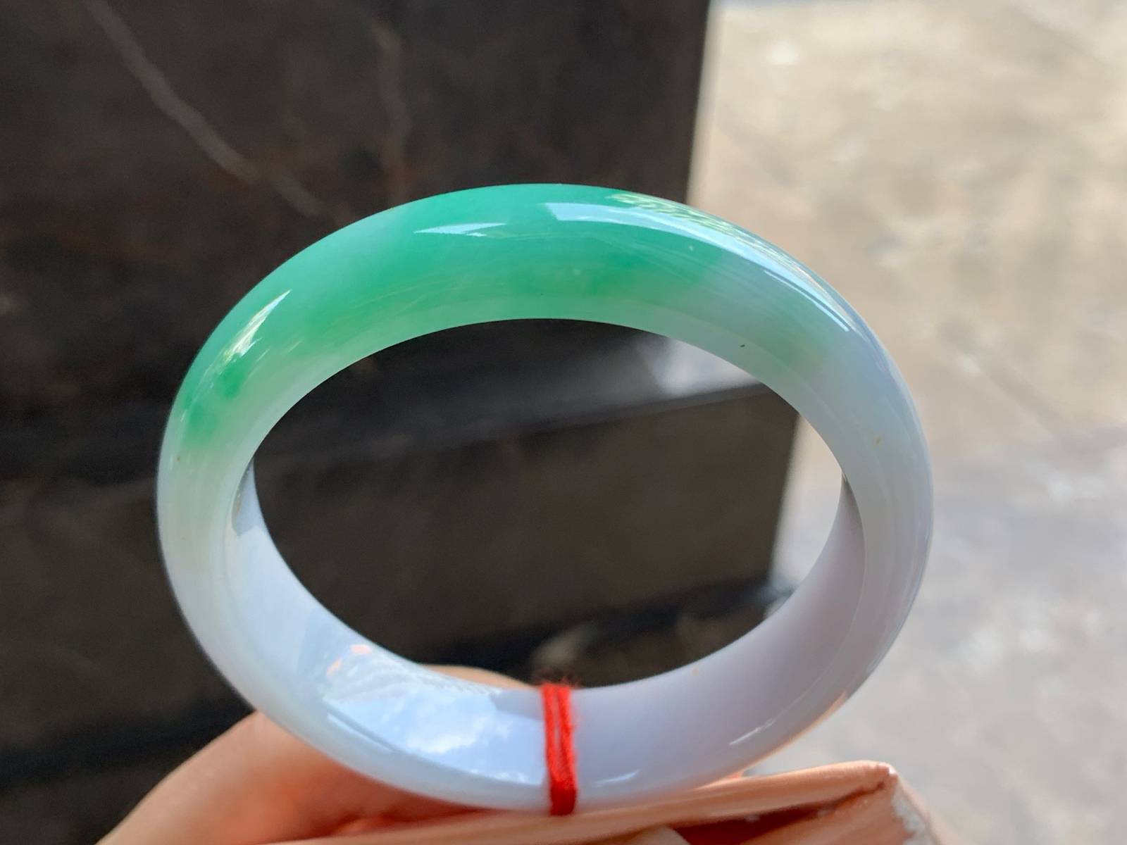 59-14.4-8.3

带色手镯^_^玉质温润 细腻