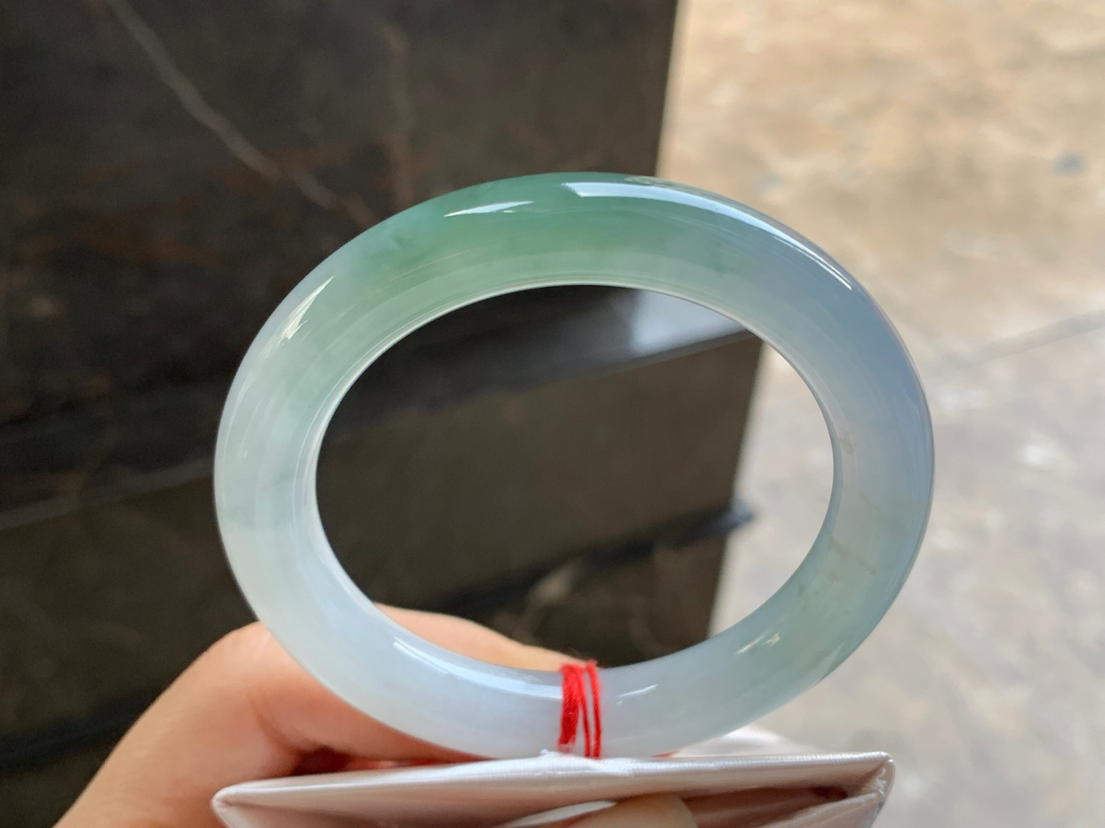 55-11

冰蓝圆条手镯^_^种水好