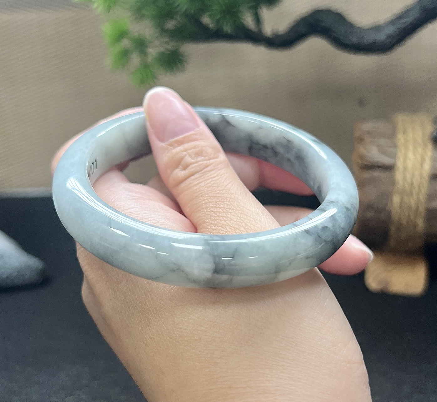 60圈口正圈飘乌鸡手镯