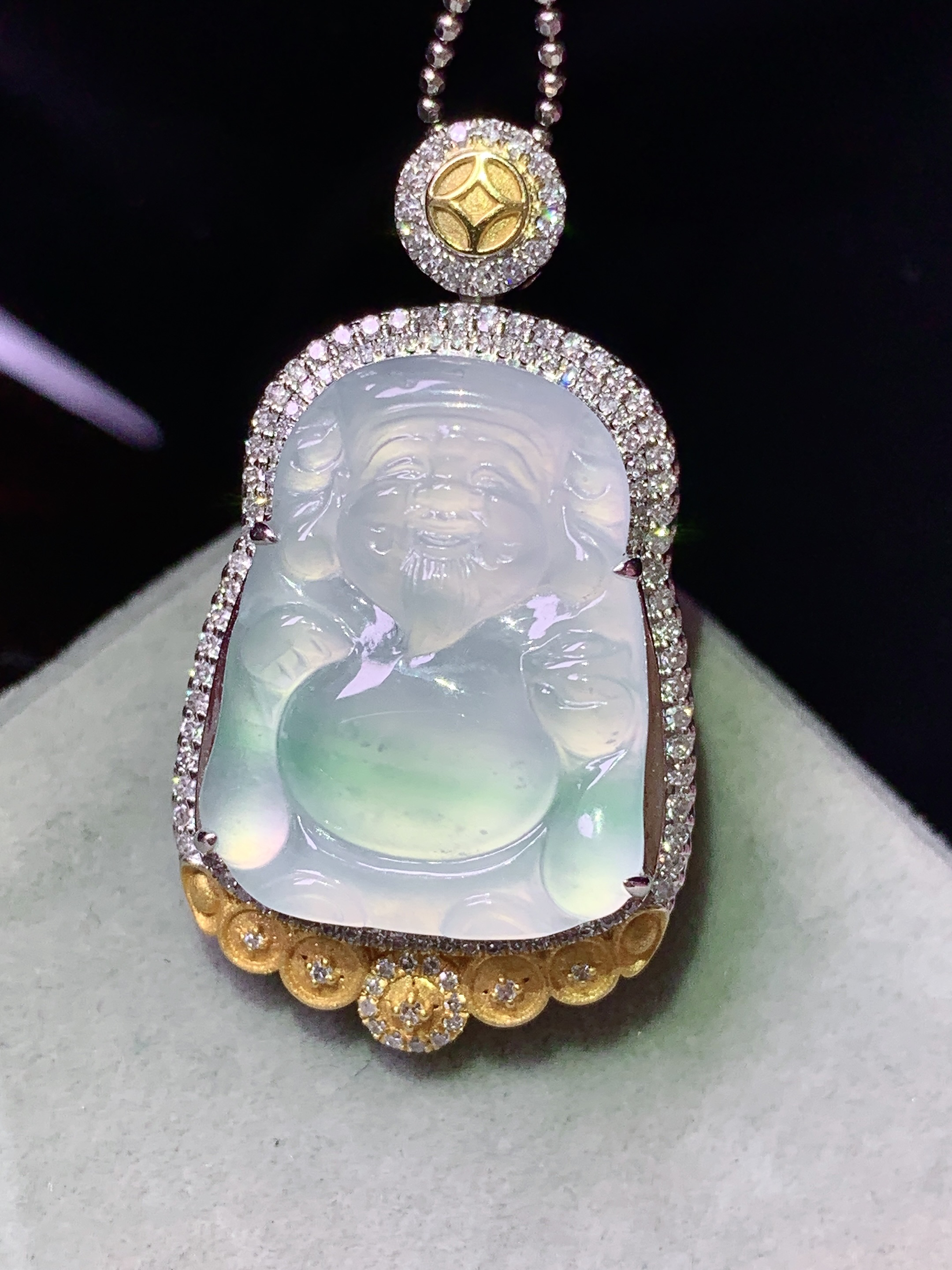 18k金钻镶嵌冰飘绿财神吊坠 玉质细腻 色泽艳丽清新 水润亮眼 整体尺寸34.2*19.3*12g2