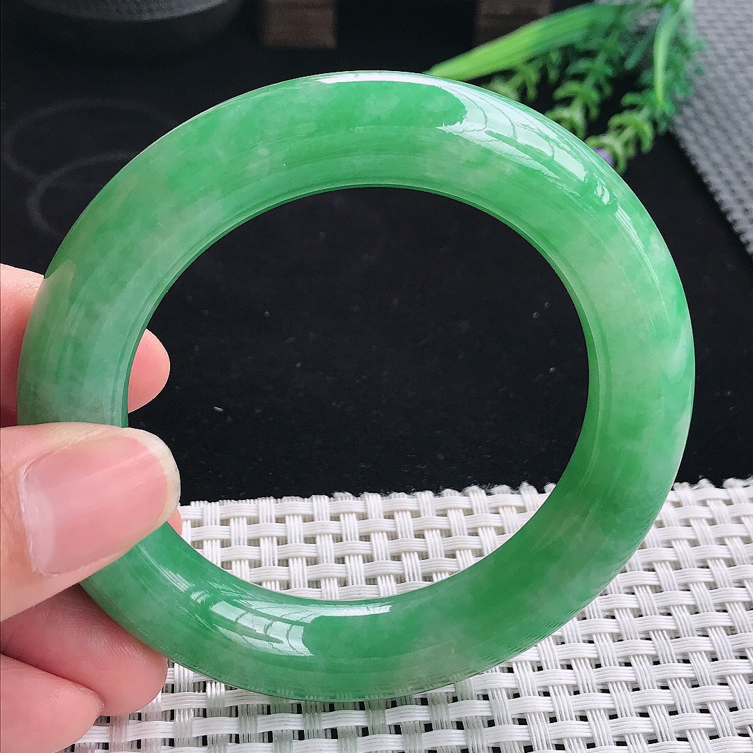 实拍A货翡翠56.5/13/12.8老坑冰润水灵满绿胖圆条手镯翡翠玉镯平安镯
