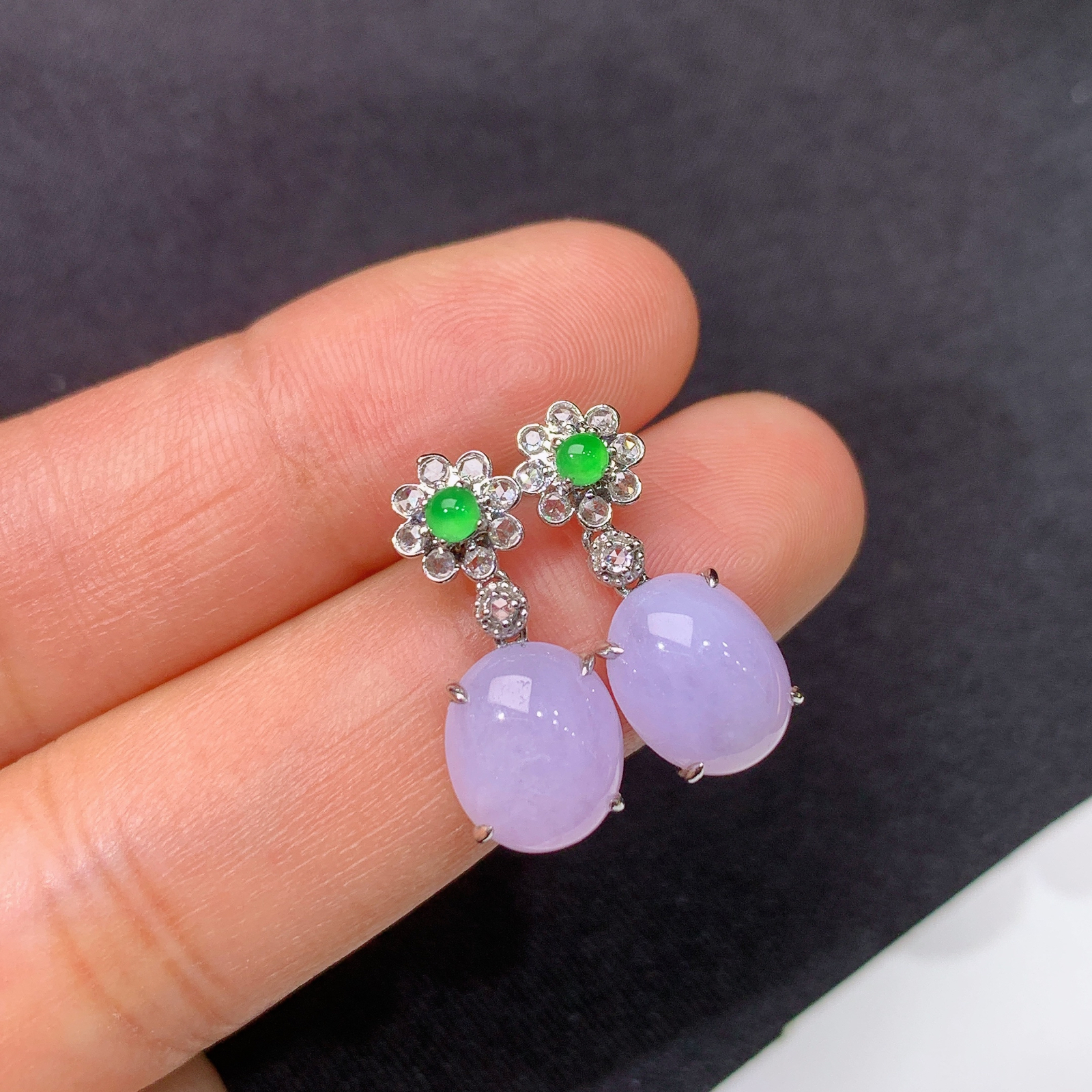 冰紫罗兰蛋面耳坠，18k金镶嵌，温润细腻，颜色鲜艳，Zha 尺寸9.7*7.6*3.5