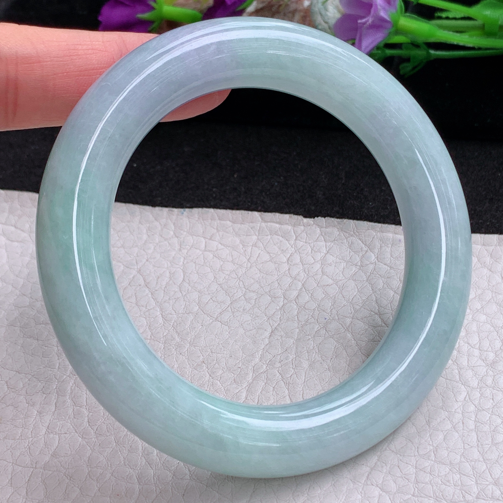 z实拍58*12.5胖圆镯 天然缅甸翡翠a货手镯淡春带彩圆条玉镯子